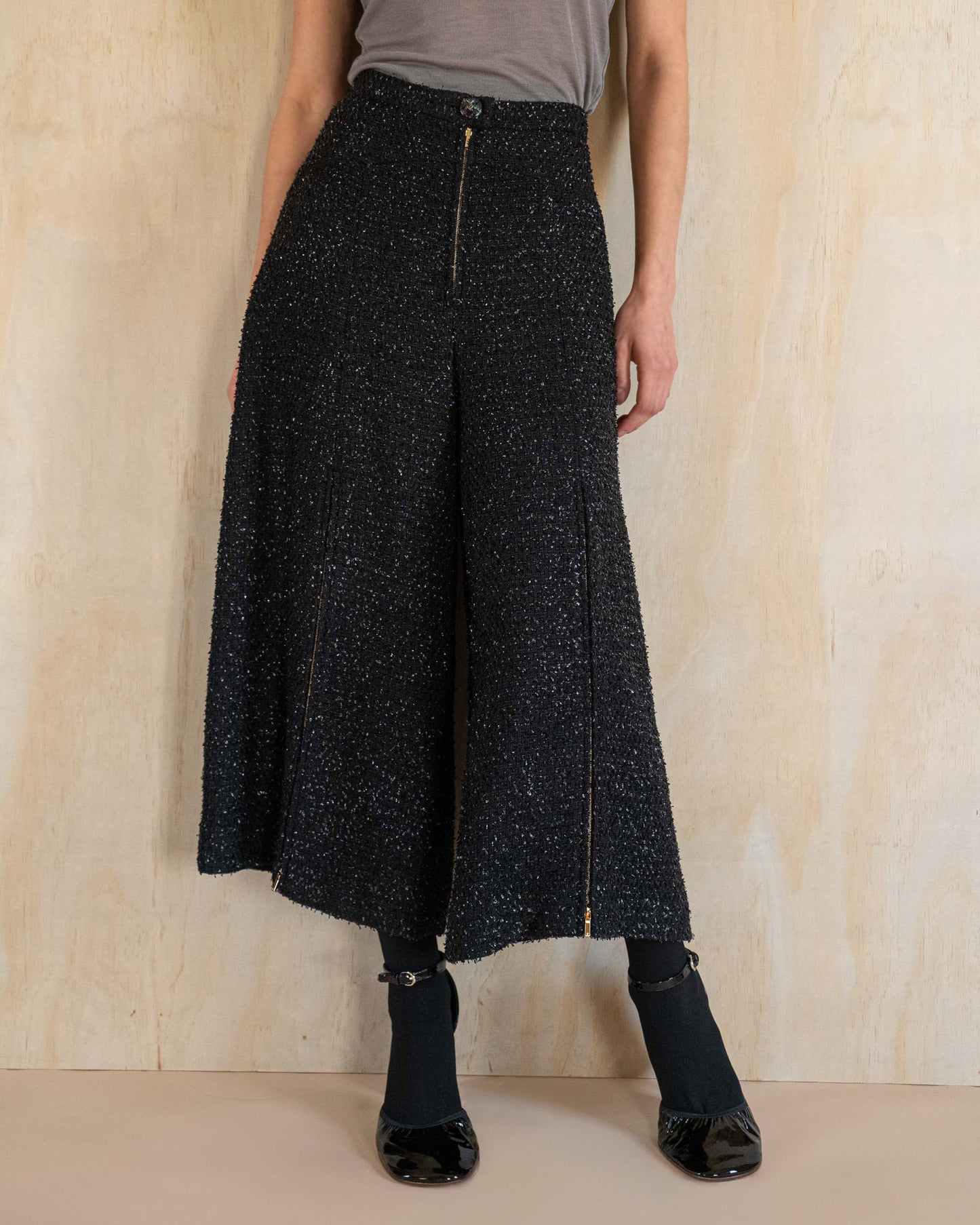 FR40-42 Chanel Spring 2019 Black Fantasy Tweed Zipper Slits Culottes