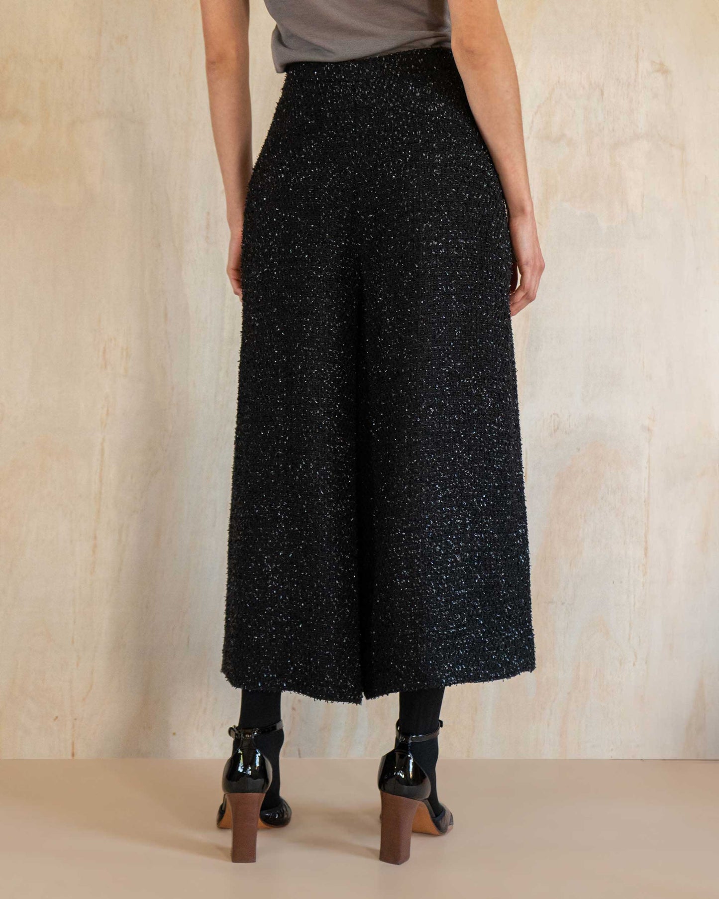 FR40-42 Chanel Spring 2019 Black Fantasy Tweed Zipper Slits Culottes