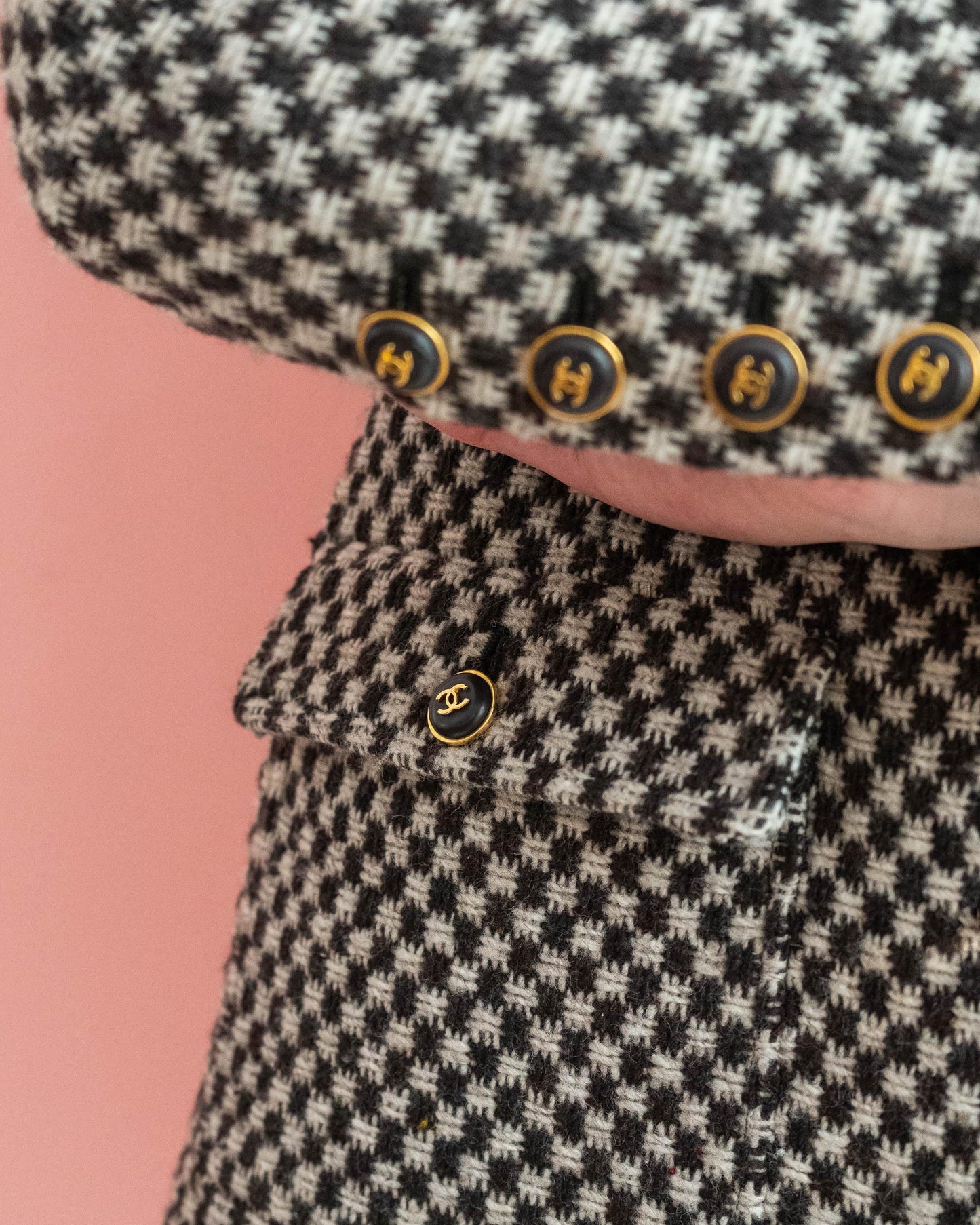 FR38-40 Rare Chanel Fall 1995 Timeless Four Pocket Black and White Wool Tweed Jacket