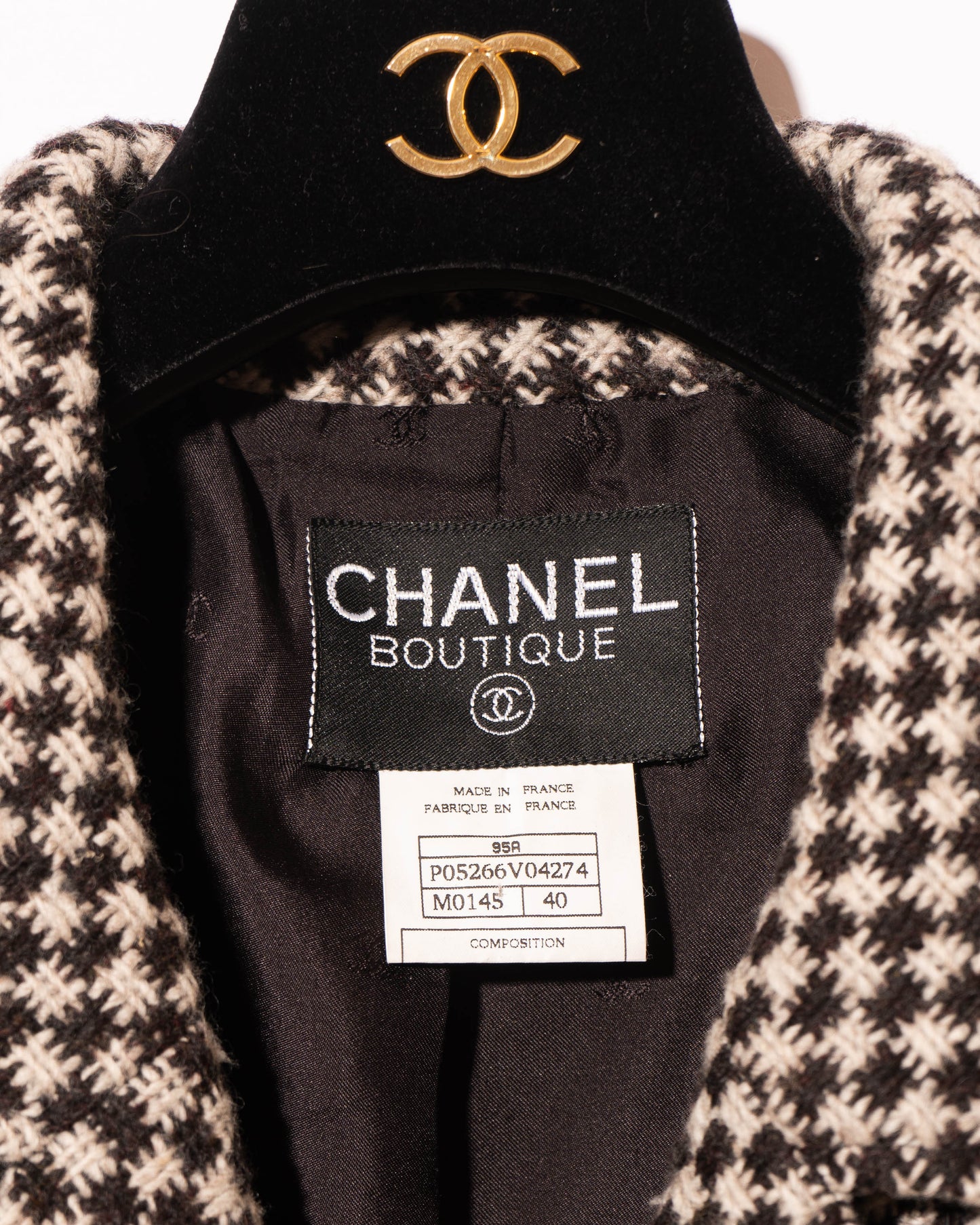 FR38-40 Rare Chanel Fall 1995 Timeless Four Pocket Black and White Wool Tweed Jacket