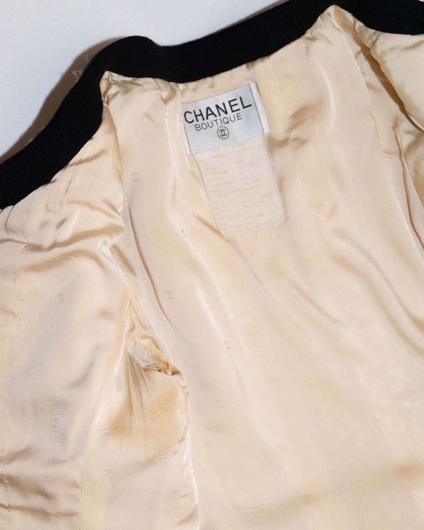 FR36-38 Rare Chanel Fall 1994 Iconic Collarless Ivory and Black Fantasy Tweed Jacket