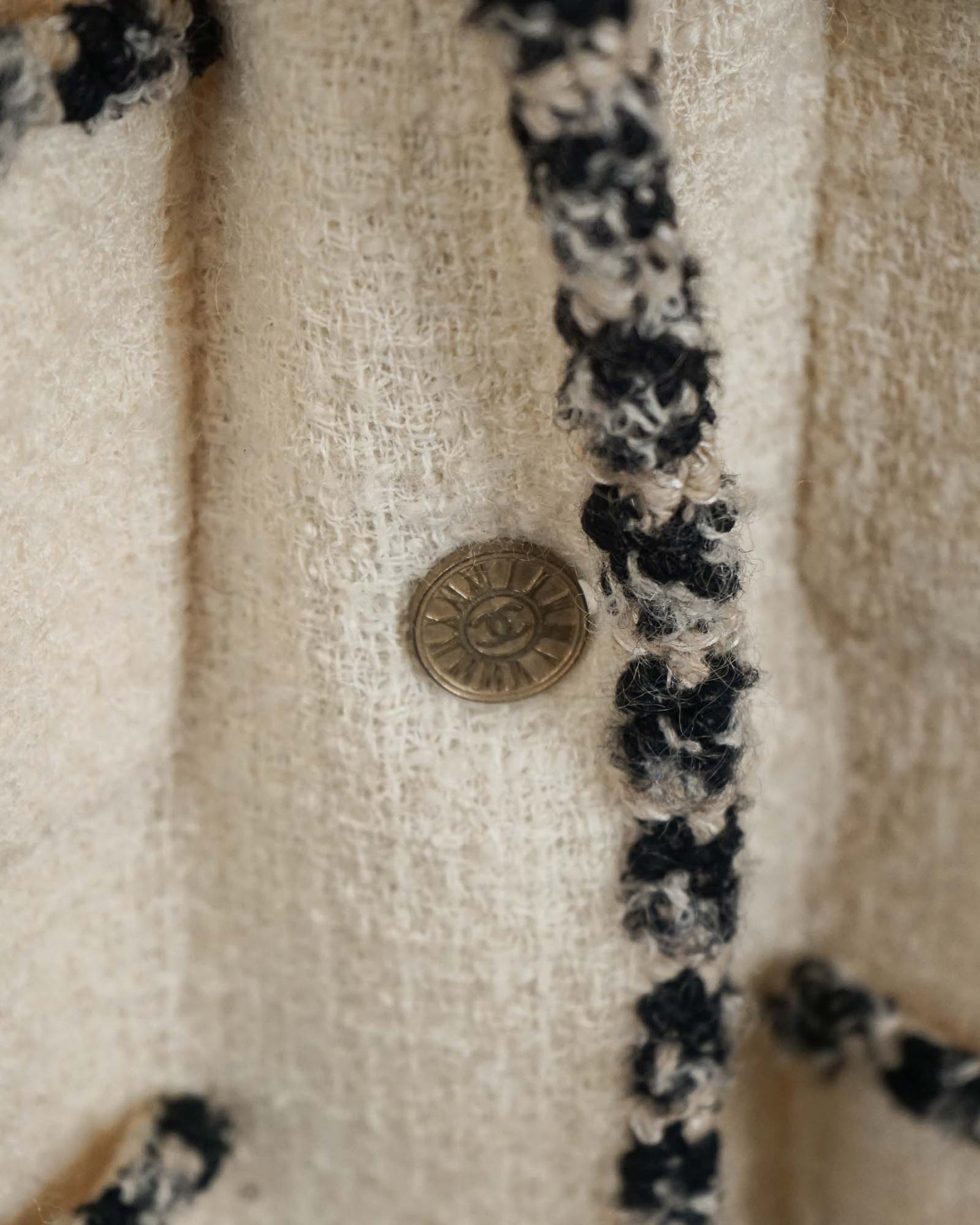 FR38-40 Chanel Fall 2006  Timeless Four Pocket Cream Bouclé Wool Tweed Blazer