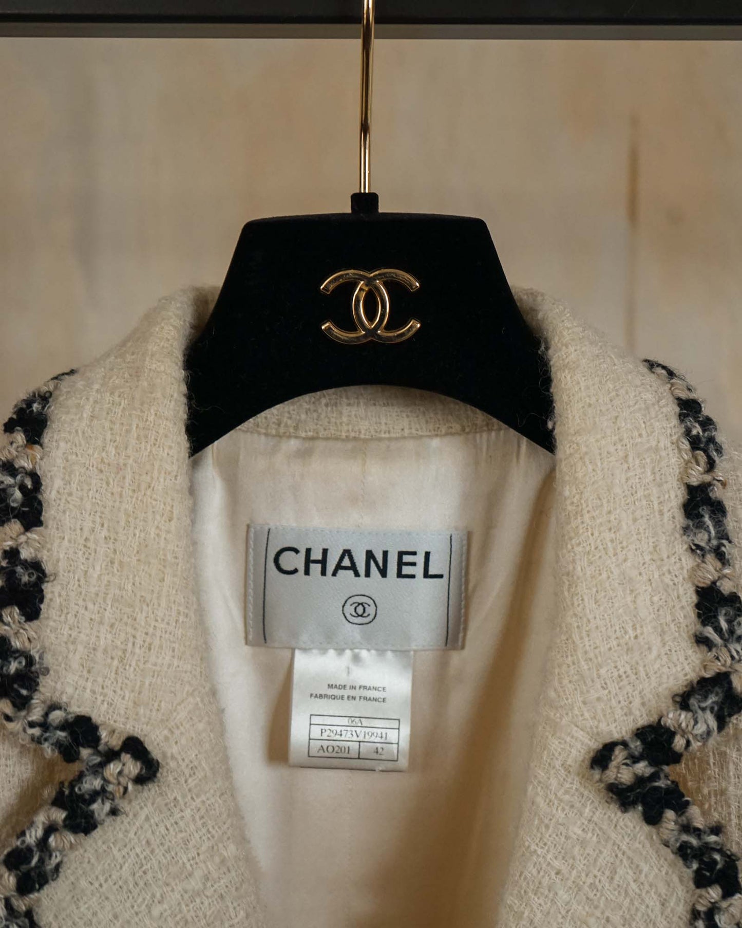 FR38-40 Chanel Fall 2006  Timeless Four Pocket Cream Bouclé Wool Tweed Blazer