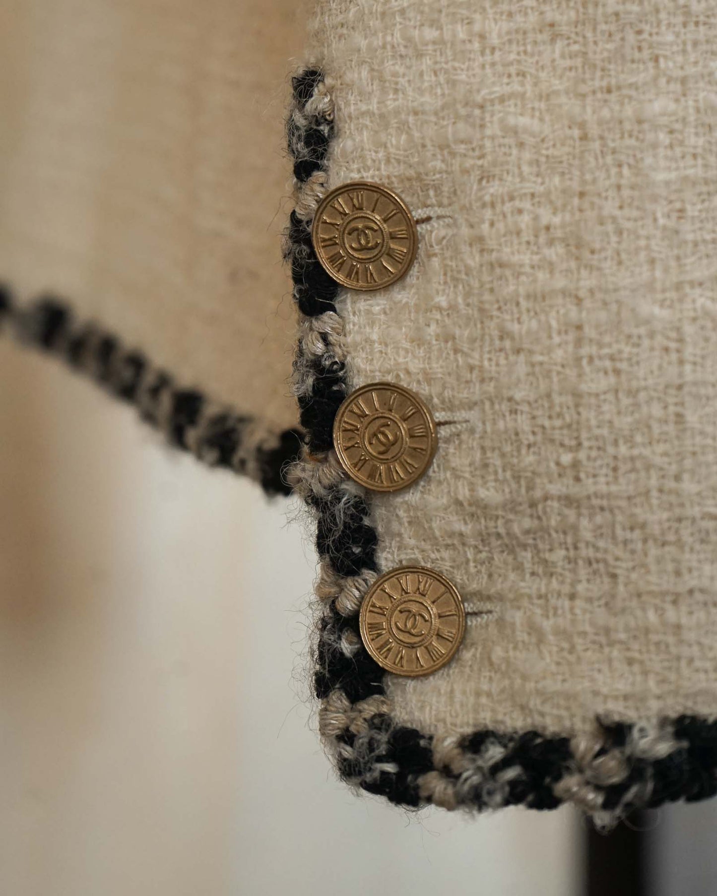 FR38-40 Chanel Fall 2006  Timeless Four Pocket Cream Bouclé Wool Tweed Blazer