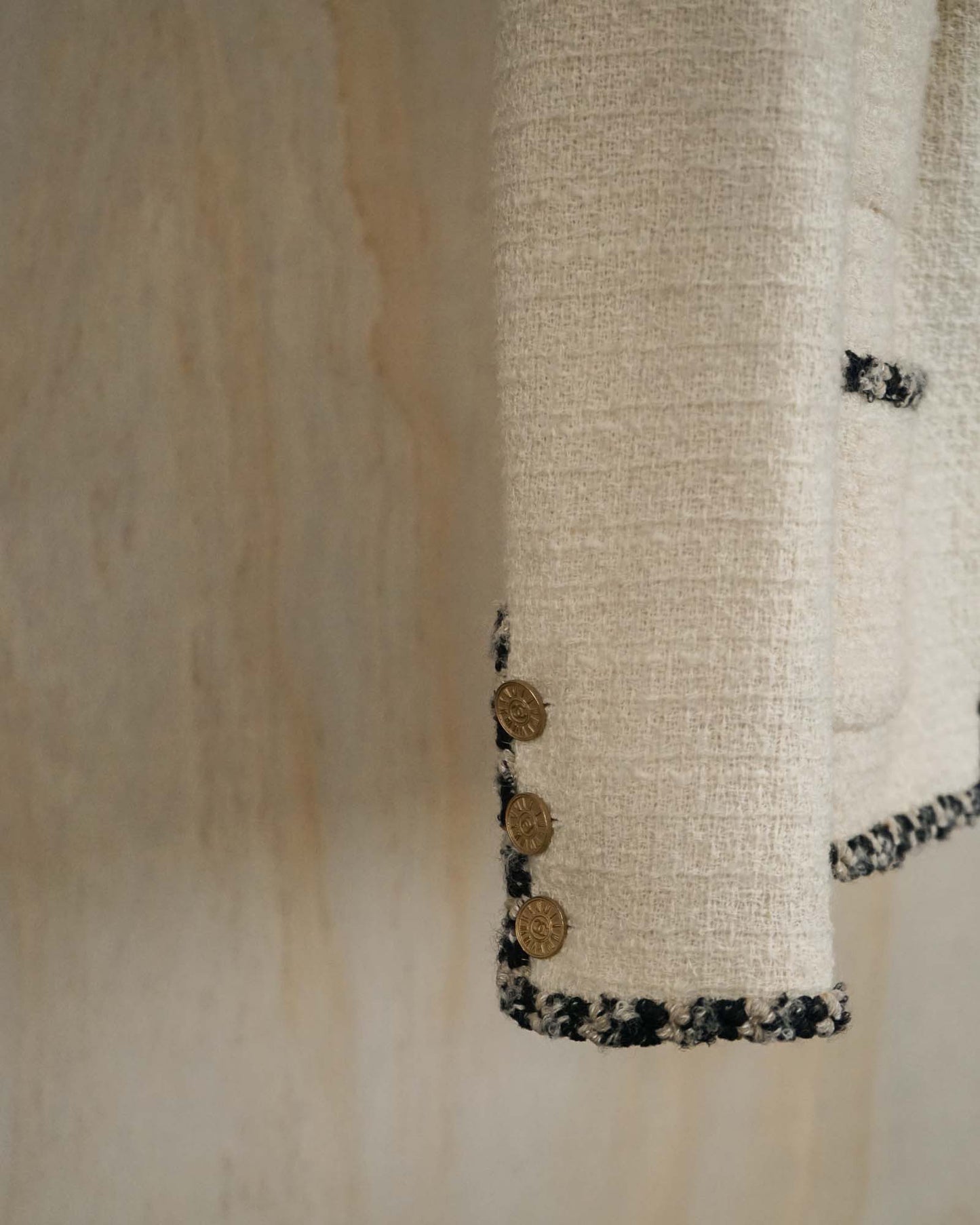 FR38-40 Chanel Fall 2006  Timeless Four Pocket Cream Bouclé Wool Tweed Blazer