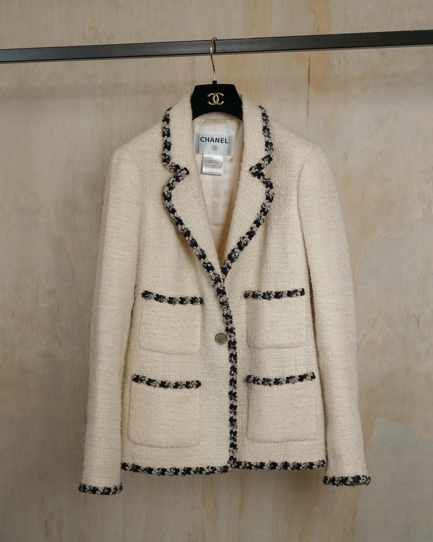 FR38-40 Chanel Fall 2006  Timeless Four Pocket Cream Bouclé Wool Tweed Blazer