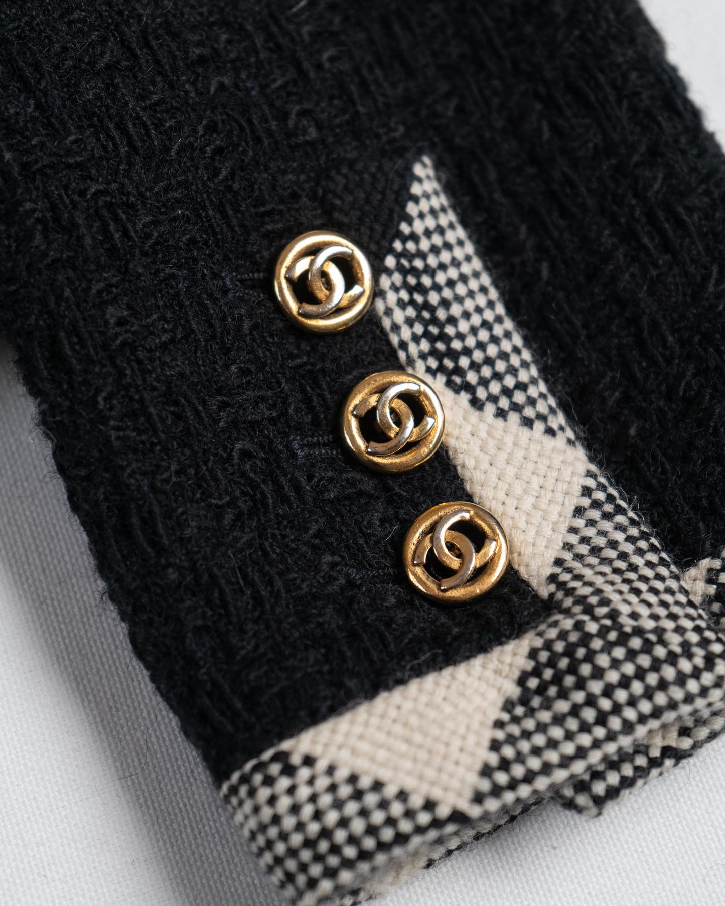 FR38-40 Chanel 1980s Classic Timeless Collarless Four Pocket Black with Contracting Trim Wool Tweed Jacket