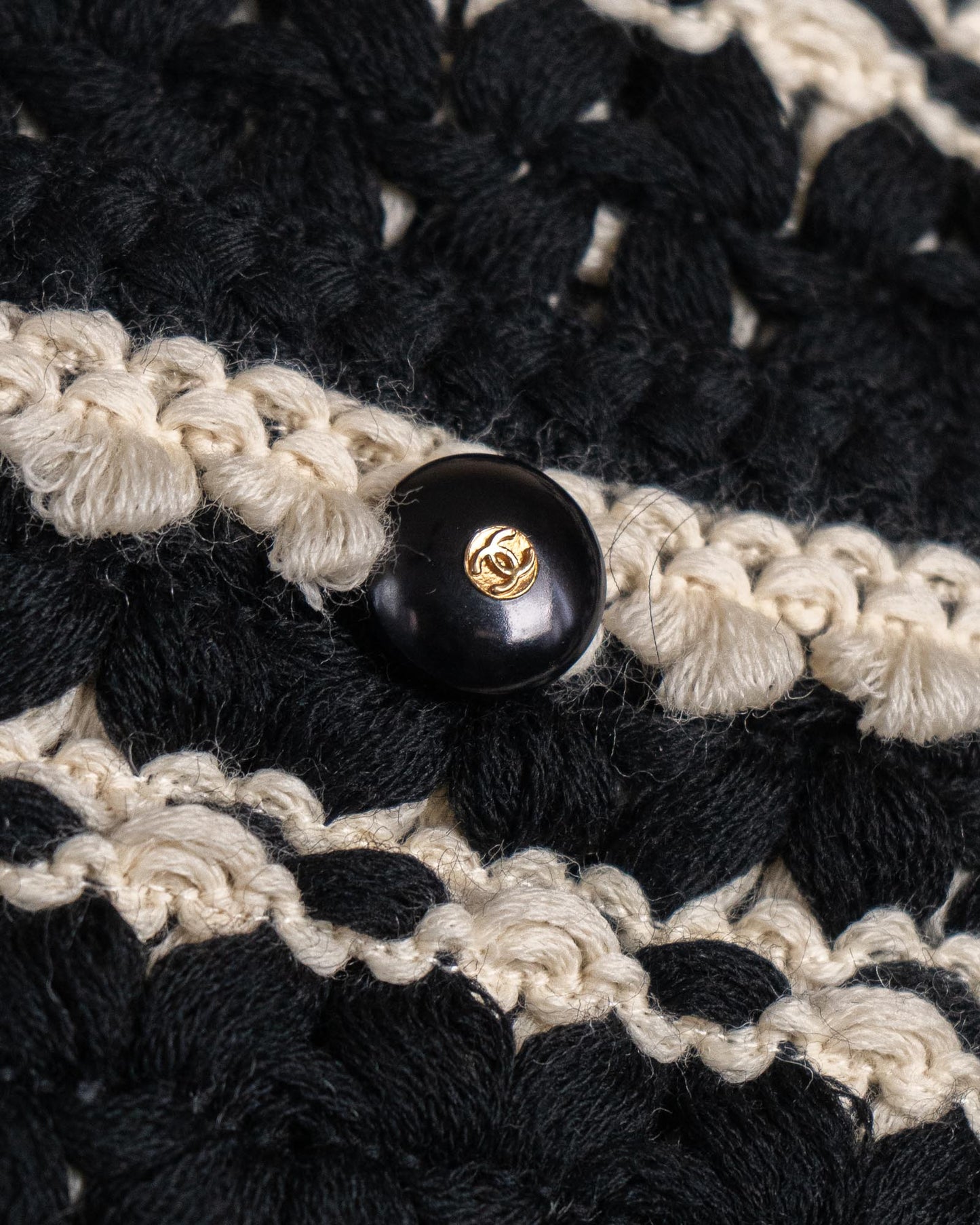 FR36-40 Chanel Spring 1992 Cropped Knit Jacket in Black and Ivory