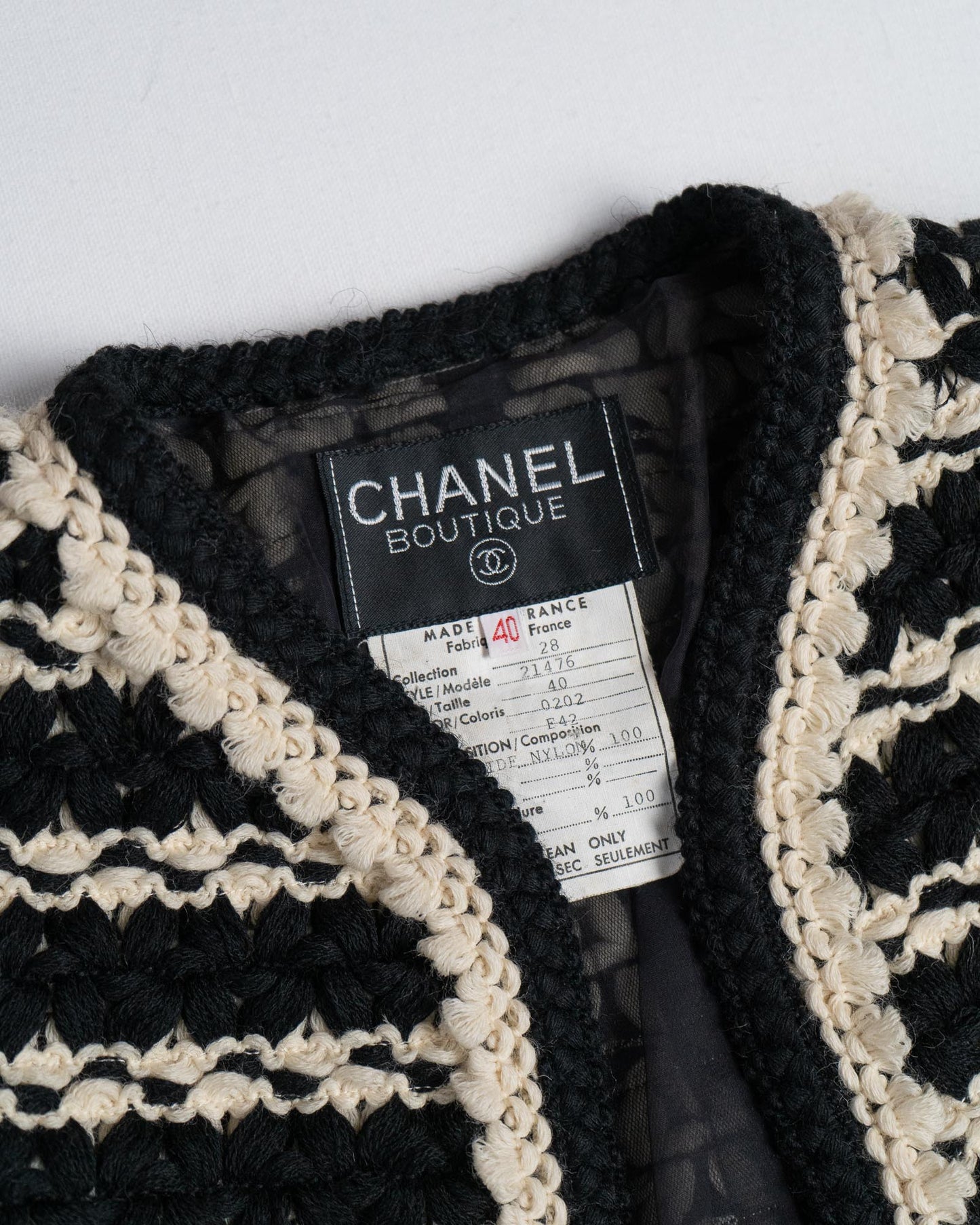 FR36-40 Chanel Spring 1992 Cropped Knit Jacket in Black and Ivory