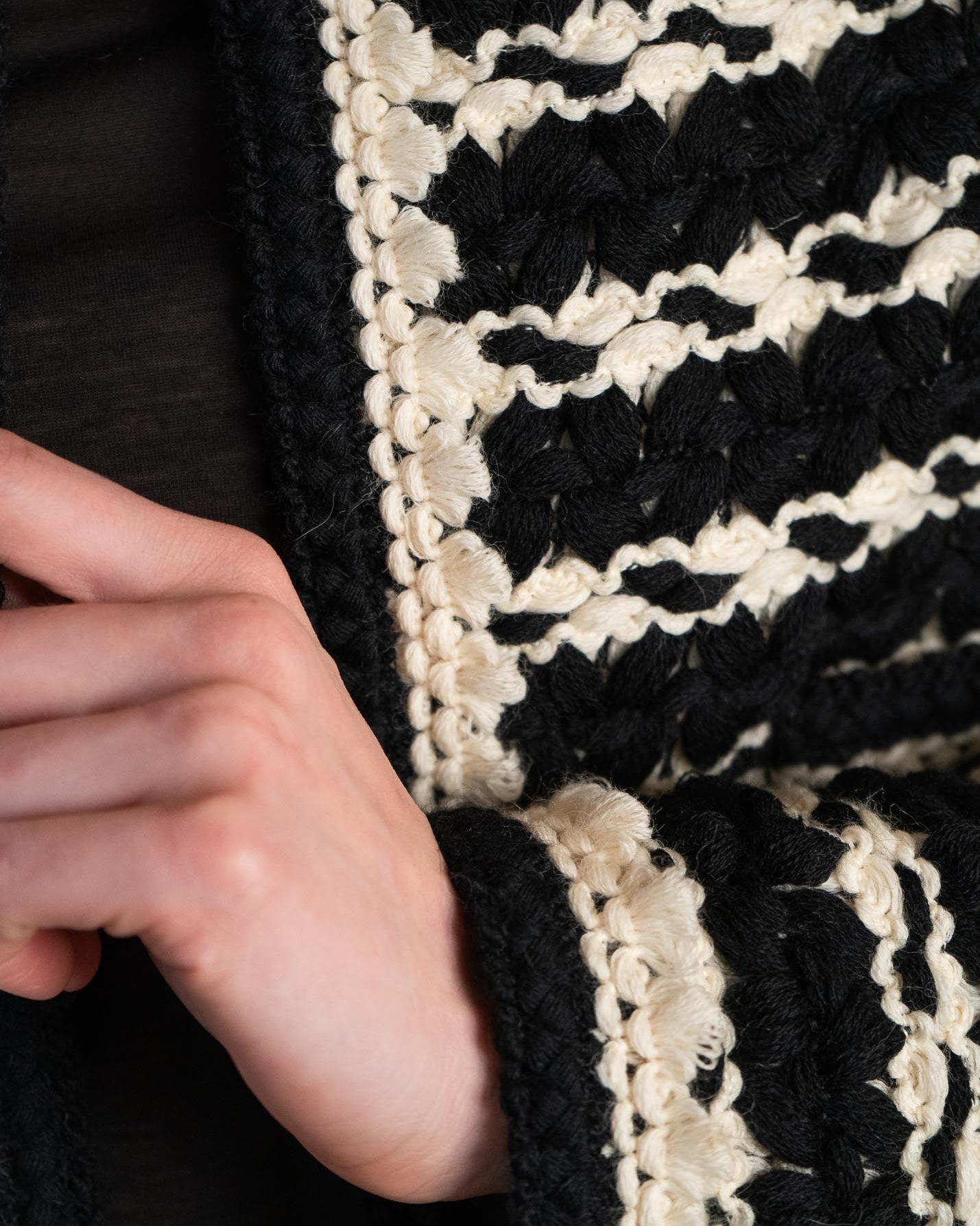 FR36-40 Chanel Spring 1992 Cropped Knit Jacket in Black and Ivory