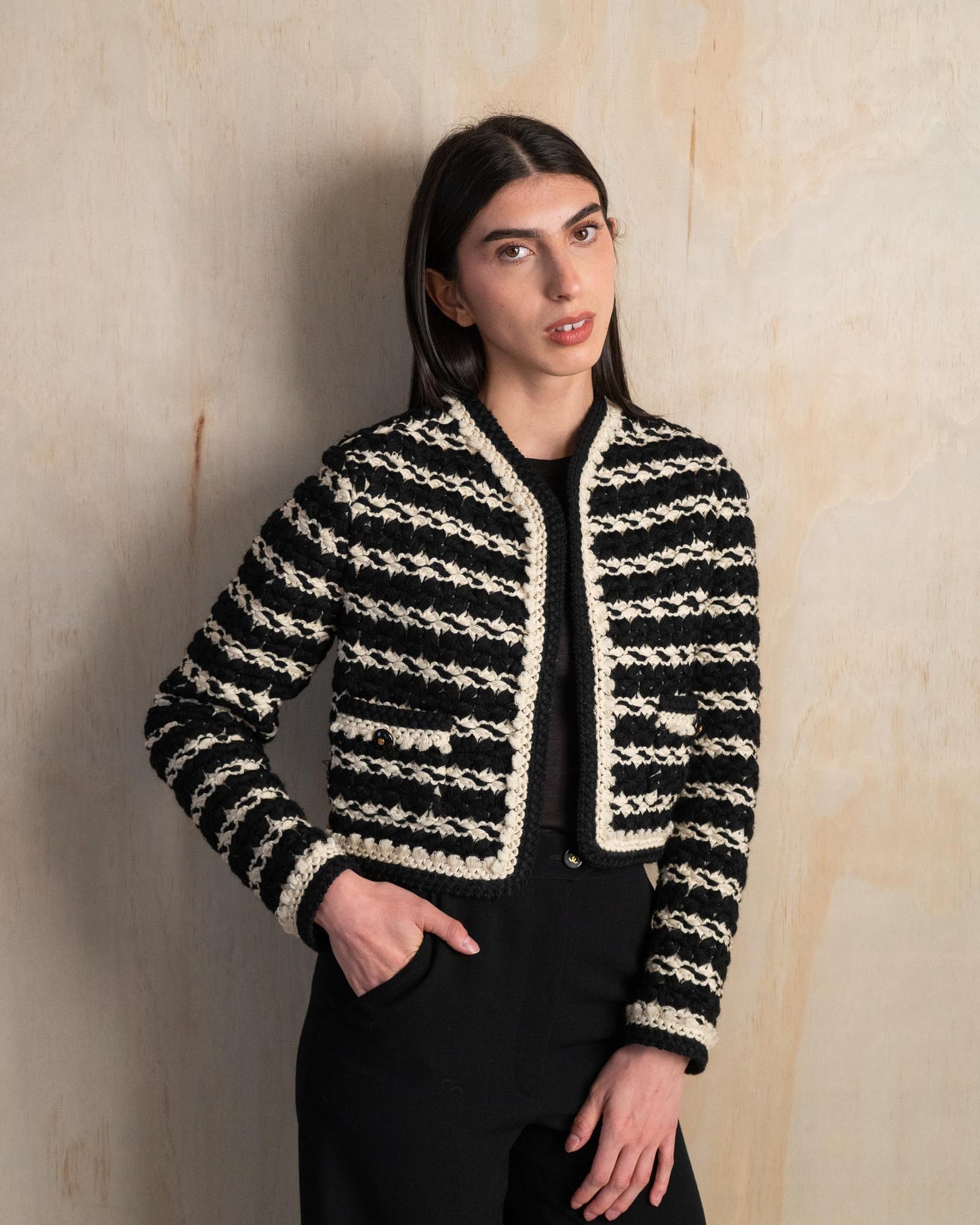 FR36-40 Chanel Spring 1992 Cropped Knit Jacket in Black and Ivory