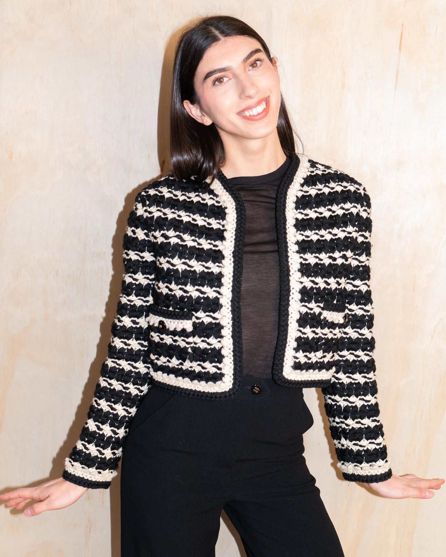 FR36-40 Chanel Spring 1992 Cropped Knit Jacket in Black and Ivory