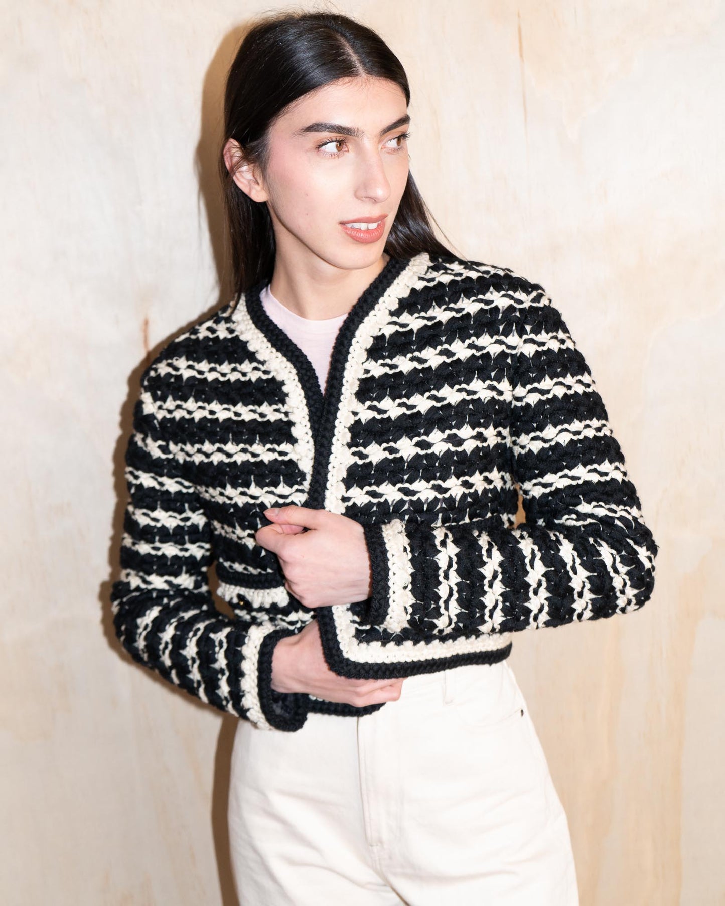FR36-40 Chanel Spring 1992 Cropped Knit Jacket in Black and Ivory
