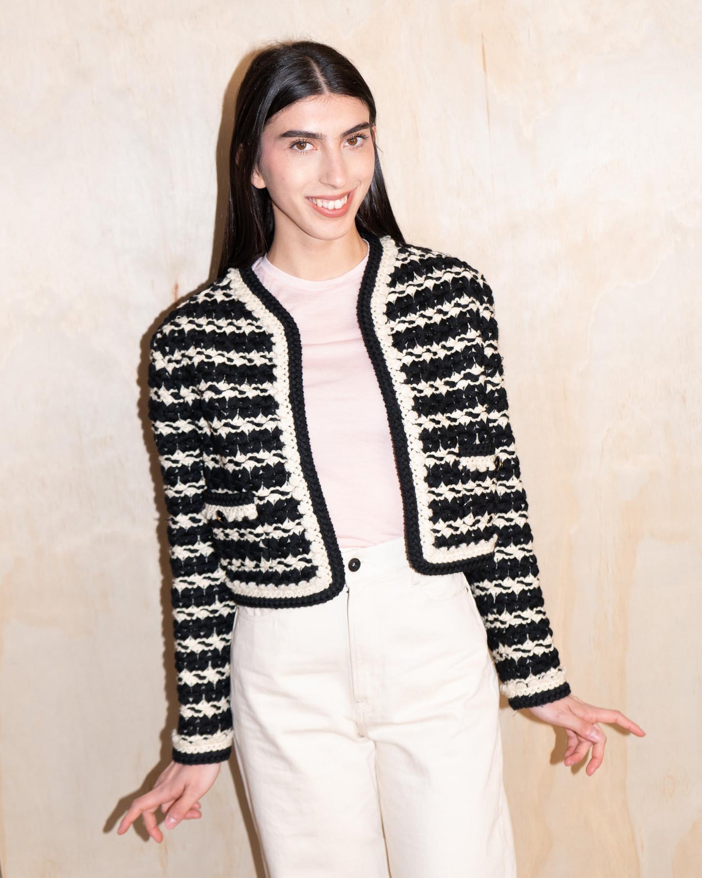 FR36-40 Chanel Spring 1992 Cropped Knit Jacket in Black and Ivory
