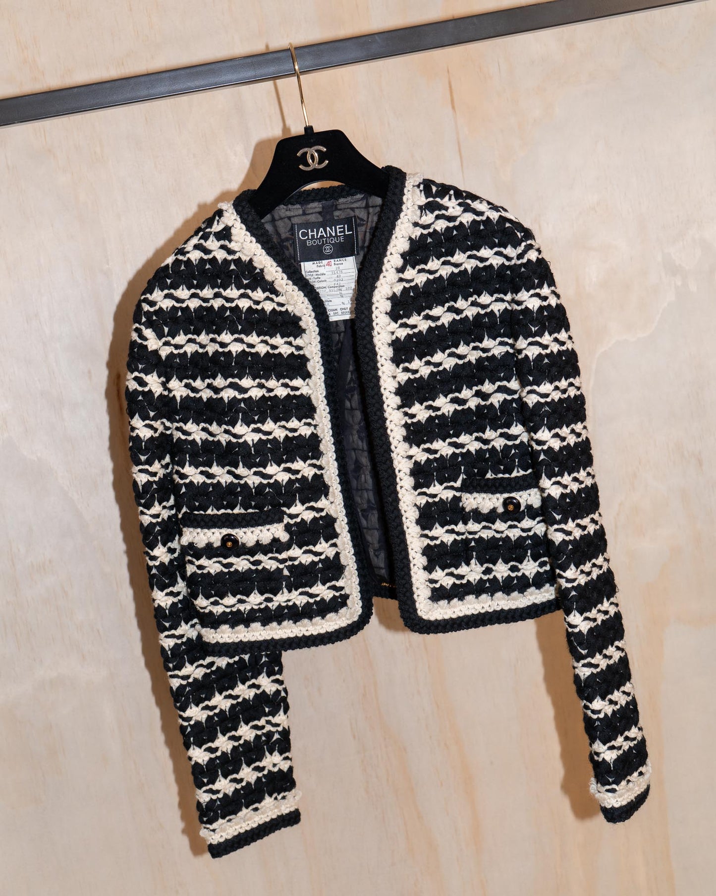FR36-40 Chanel Spring 1992 Cropped Knit Jacket in Black and Ivory