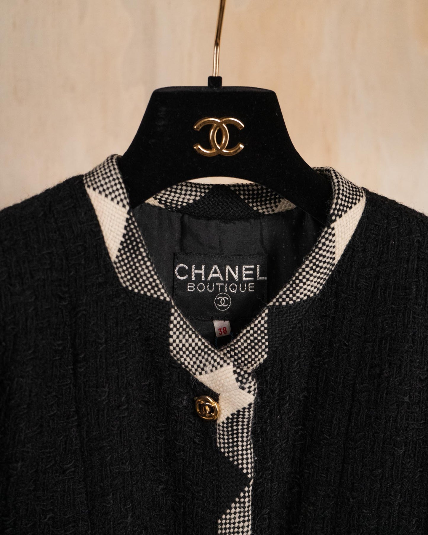 FR38-40 Chanel 1980s Classic Timeless Collarless Four Pocket Black with Contracting Trim Wool Tweed Jacket