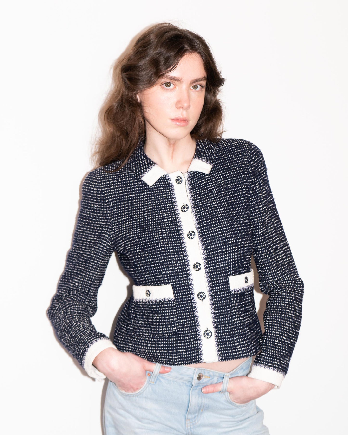 FR36-38 Chanel Cruise 1996 Two-Pocket Navy and White Tweed Jacket - Vintage Chanel Jacket -   - Rarchive.