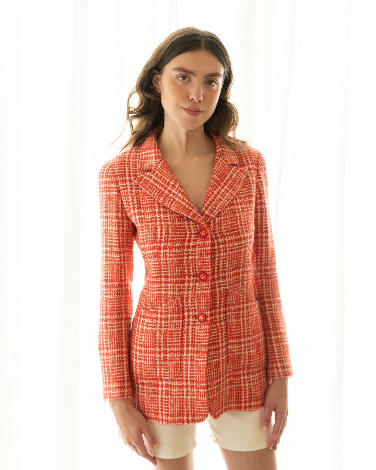 FR34-36 Chanel Spring 1997 Red and White Wool Tweed Longline Blazer with Patch Pockets and Structured Cut