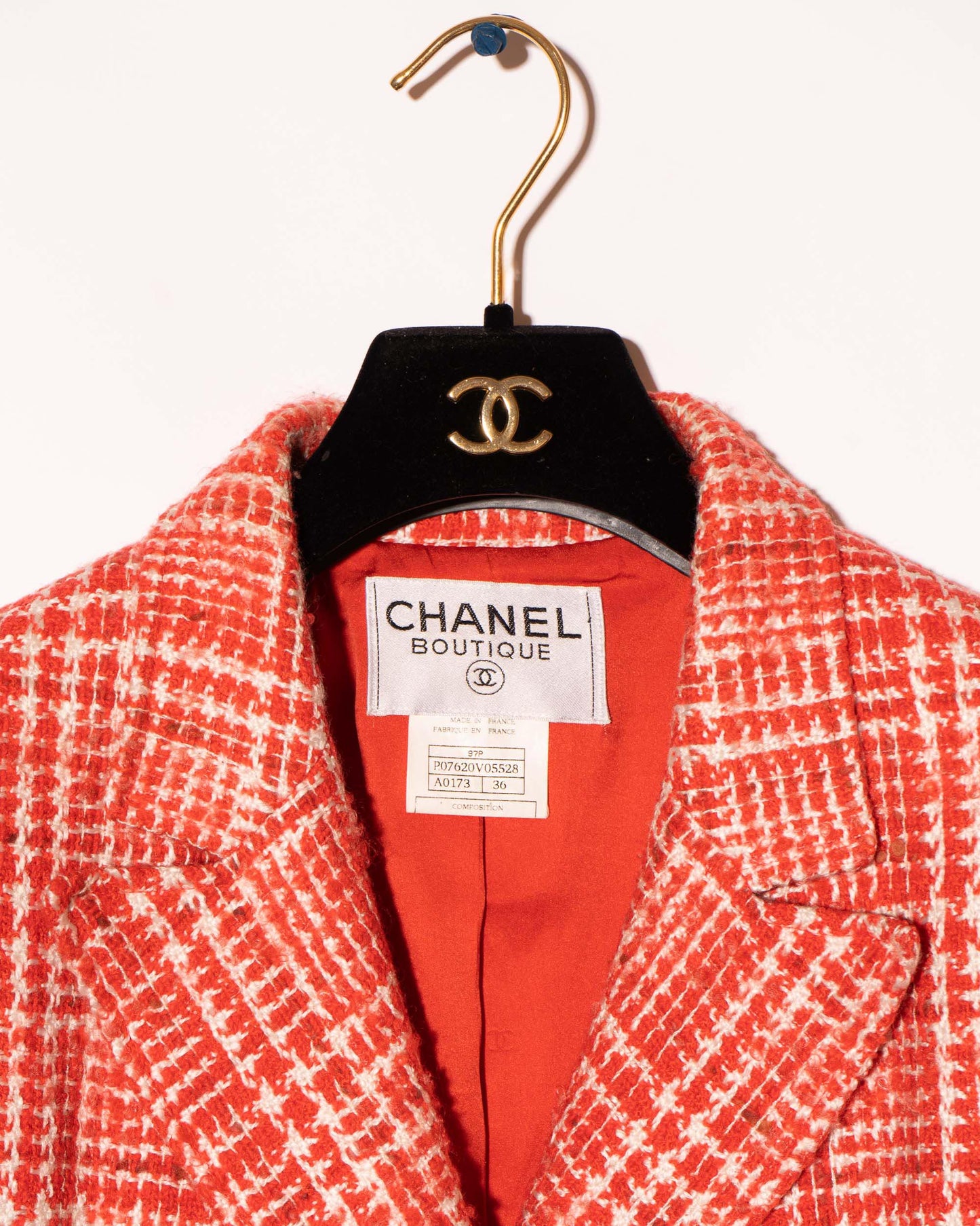 FR34-36 Chanel Spring 1997 Red and White Wool Tweed Longline Blazer with Patch Pockets and Structured Cut
