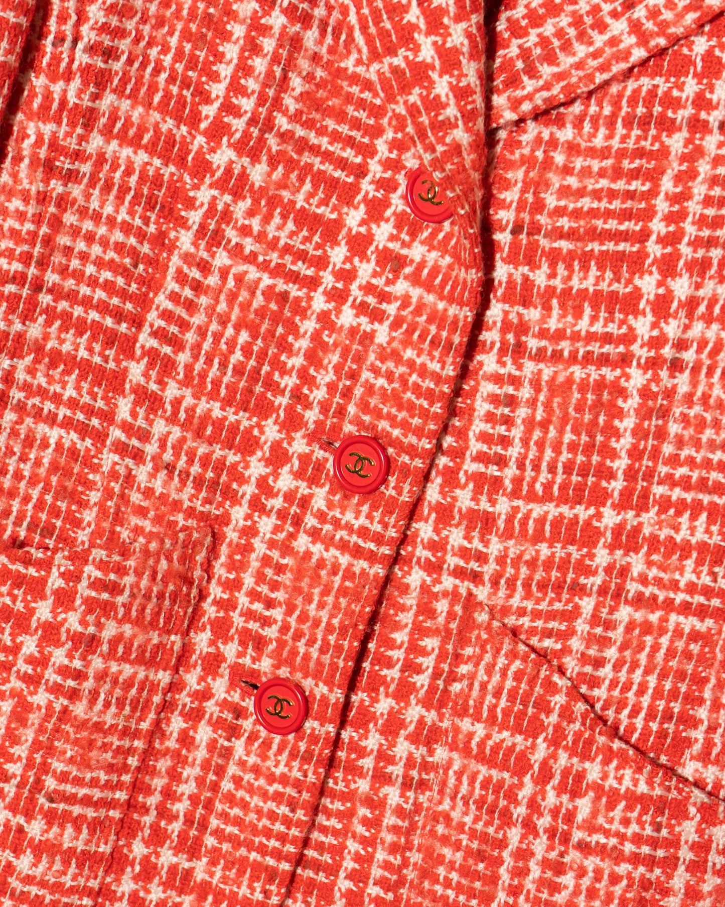 FR34-36 Chanel Spring 1997 Red and White Wool Tweed Longline Blazer with Patch Pockets and Structured Cut