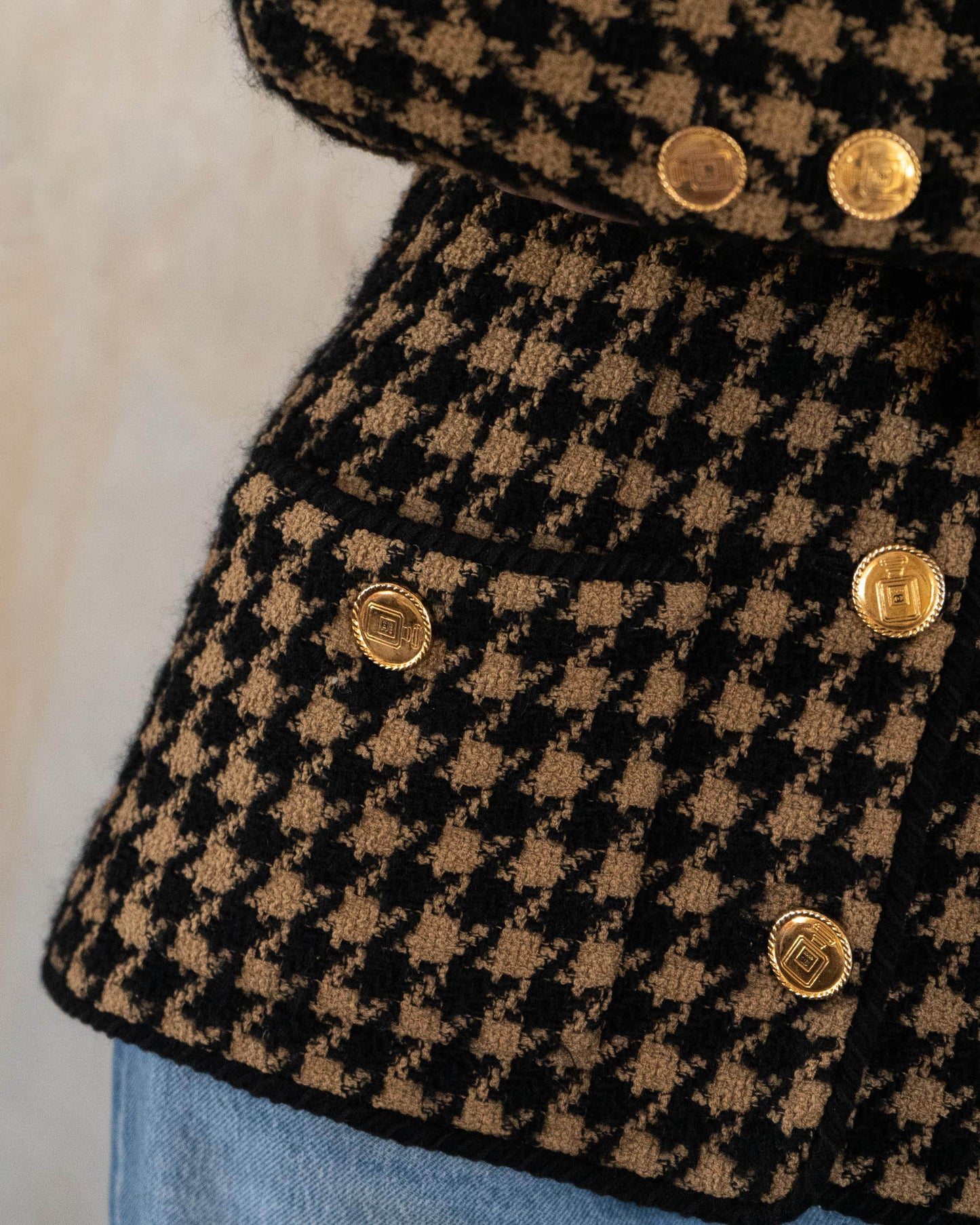 FR40-42 Chanel Fall 1986 Collarless Four Pocket Black and Brown Houndstooth Wool Tweed Jacket