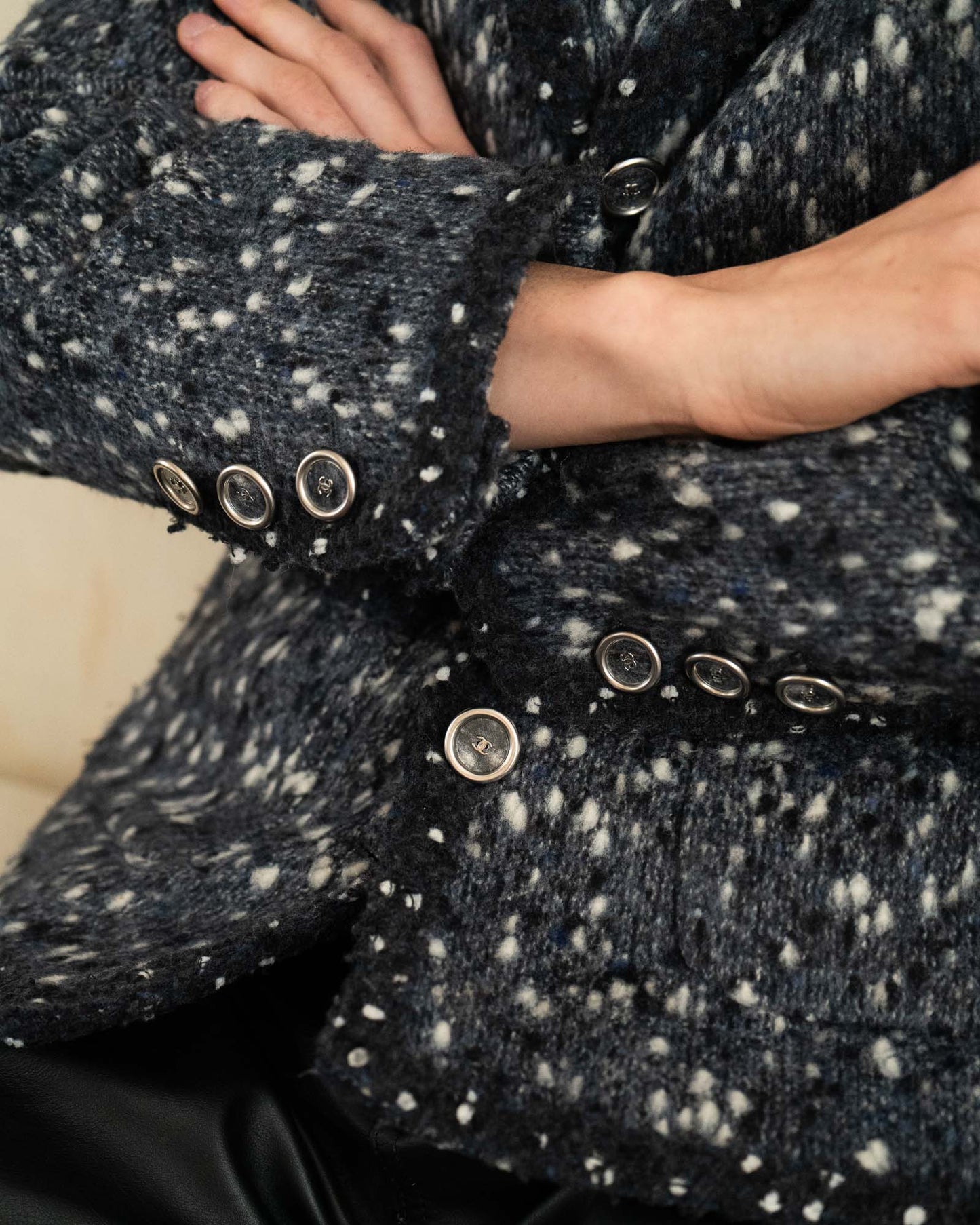 FR40-42 Rare Chanel Fall 2001 Two Pocket Charcoal Fantasy Tweed Jacket