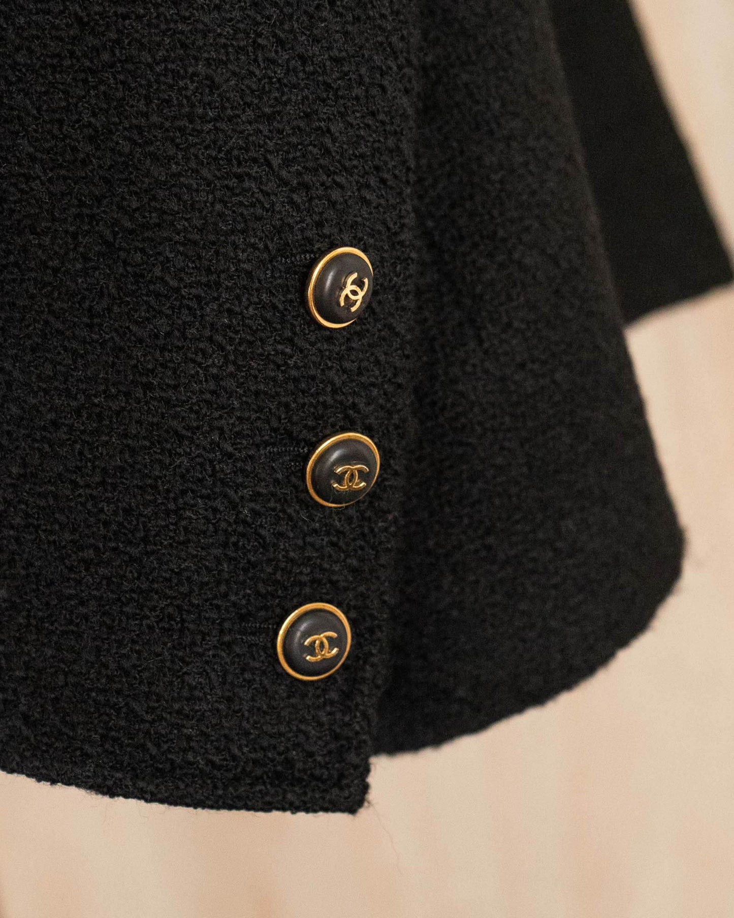 FR40-42 Chanel Fall 1995 Two Pocket Black Wool Tweed Jacket