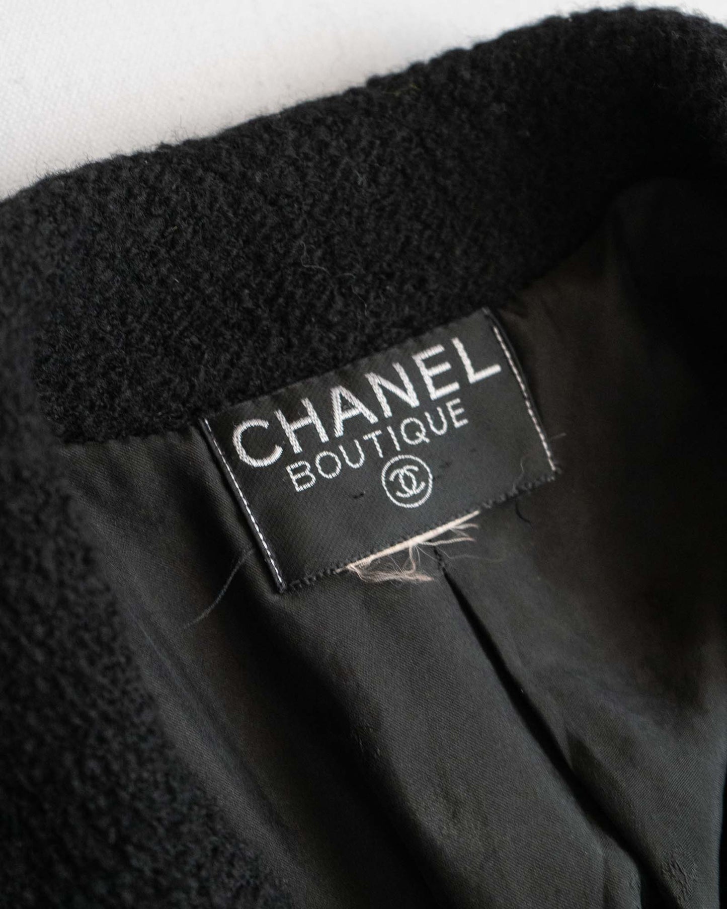 FR40-42 Chanel Fall 1995 Two Pocket Black Wool Tweed Jacket