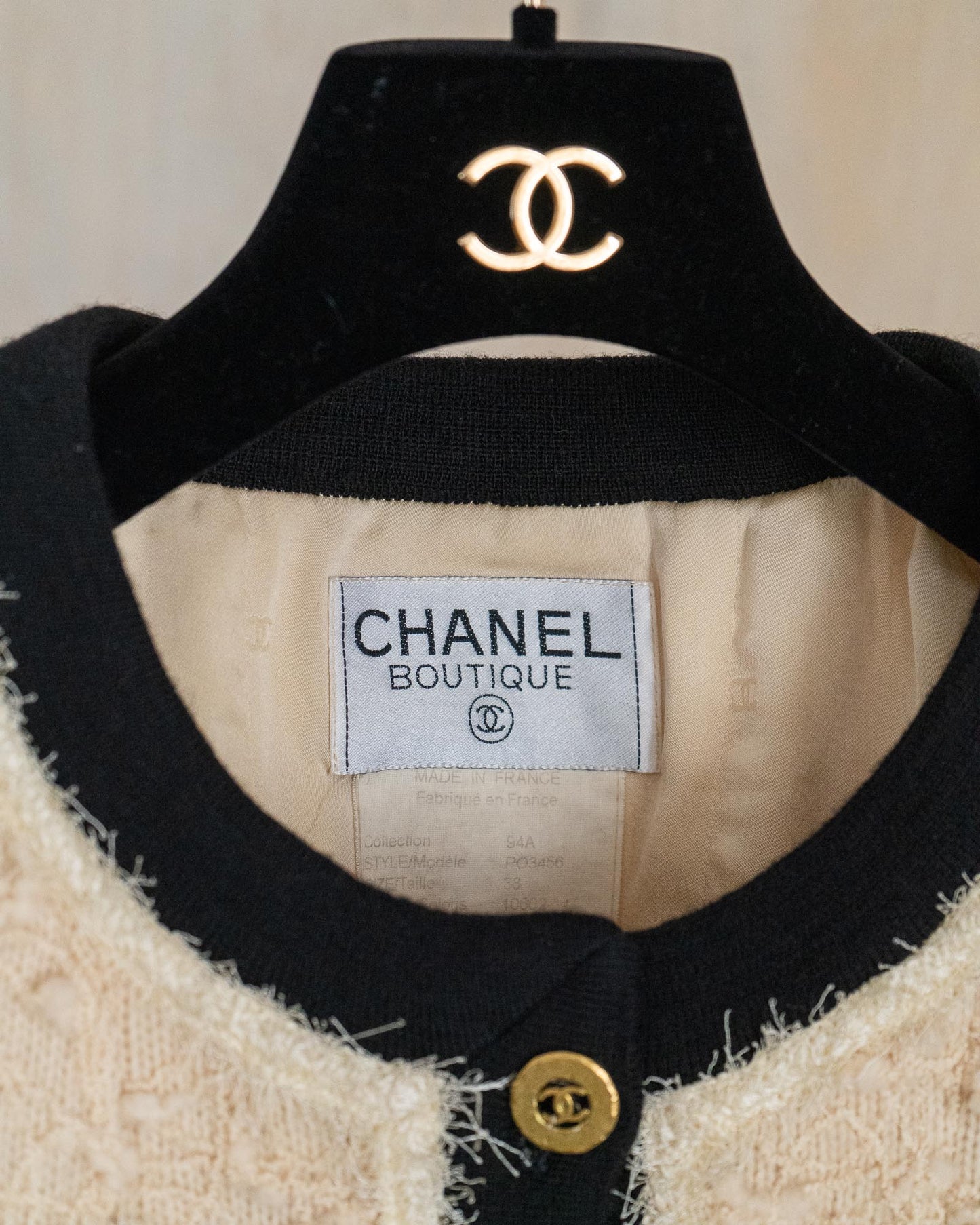 FR36-38 Rare Chanel Fall 1994 Iconic Collarless Ivory and Black Fantasy Tweed Jacket