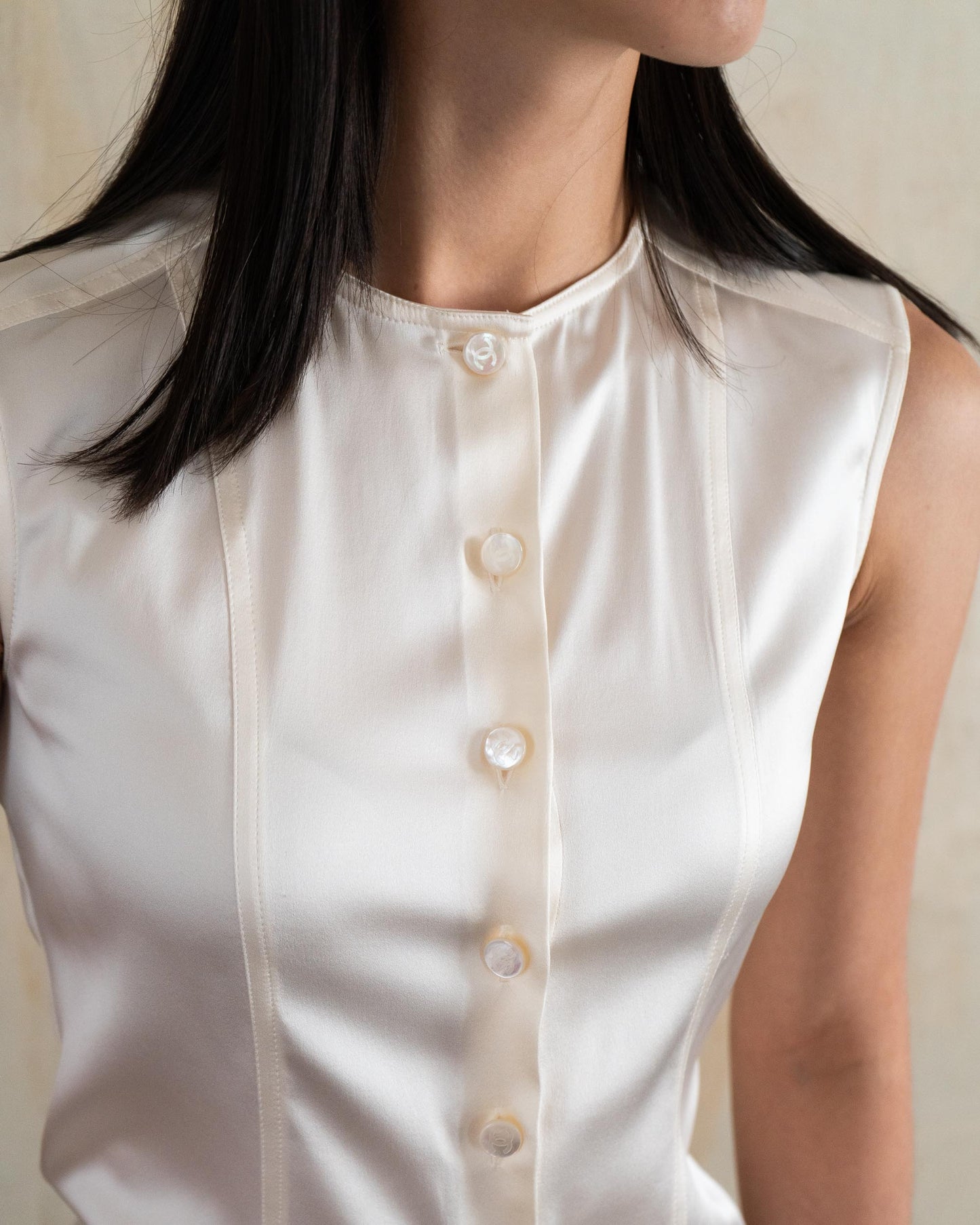 FR34-36 Chanel Cruise 1996 Sleeveless Ivory Silk Top - New With Tags