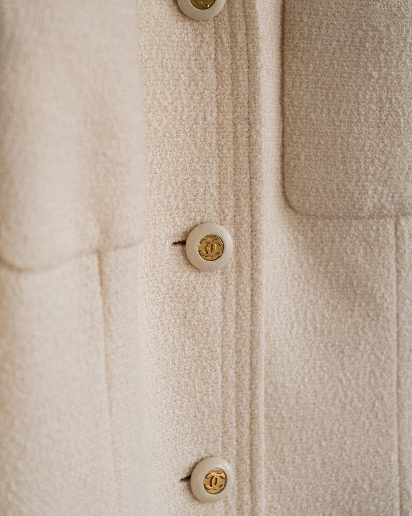 FR36-44 Chanel Spring 1994 Classic Four Pocket Collarless Ivory Wool Tweed Jacket
