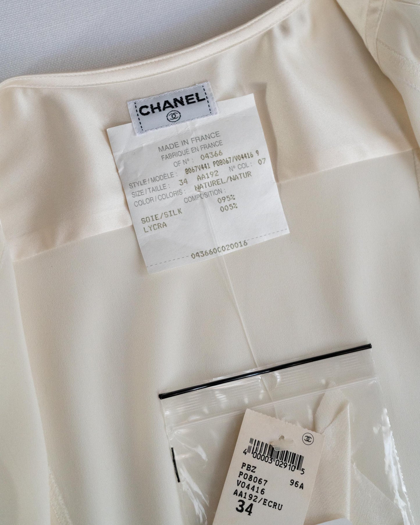 FR34-36 Chanel Cruise 1996 Sleeveless Ivory Silk Top - New With Tags