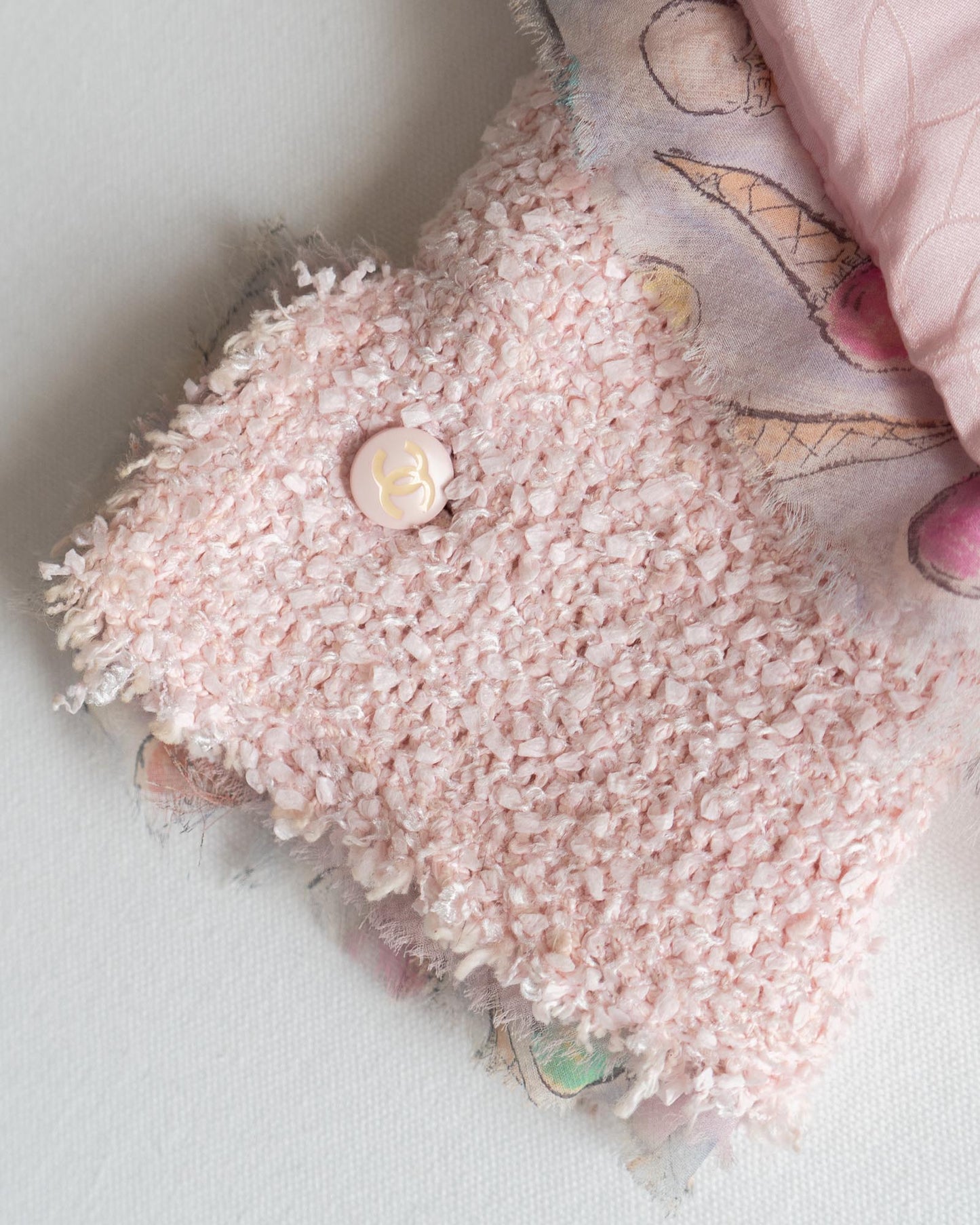 FR36-38 Chanel Cruise 2004 Pink Fantasy Tweed Jacket with Ice Cream Print Silk Trim