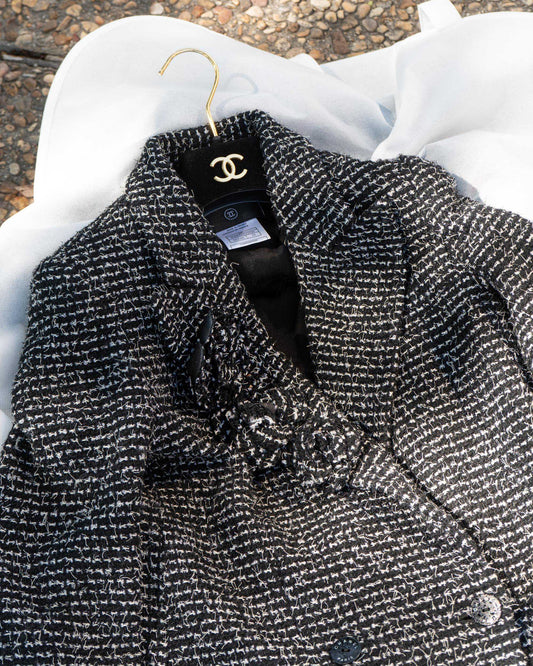 FR34-36 Chanel Cruise 2003 Double Breasted Camellia Detail Black and White Fantasy Tweed Jacket