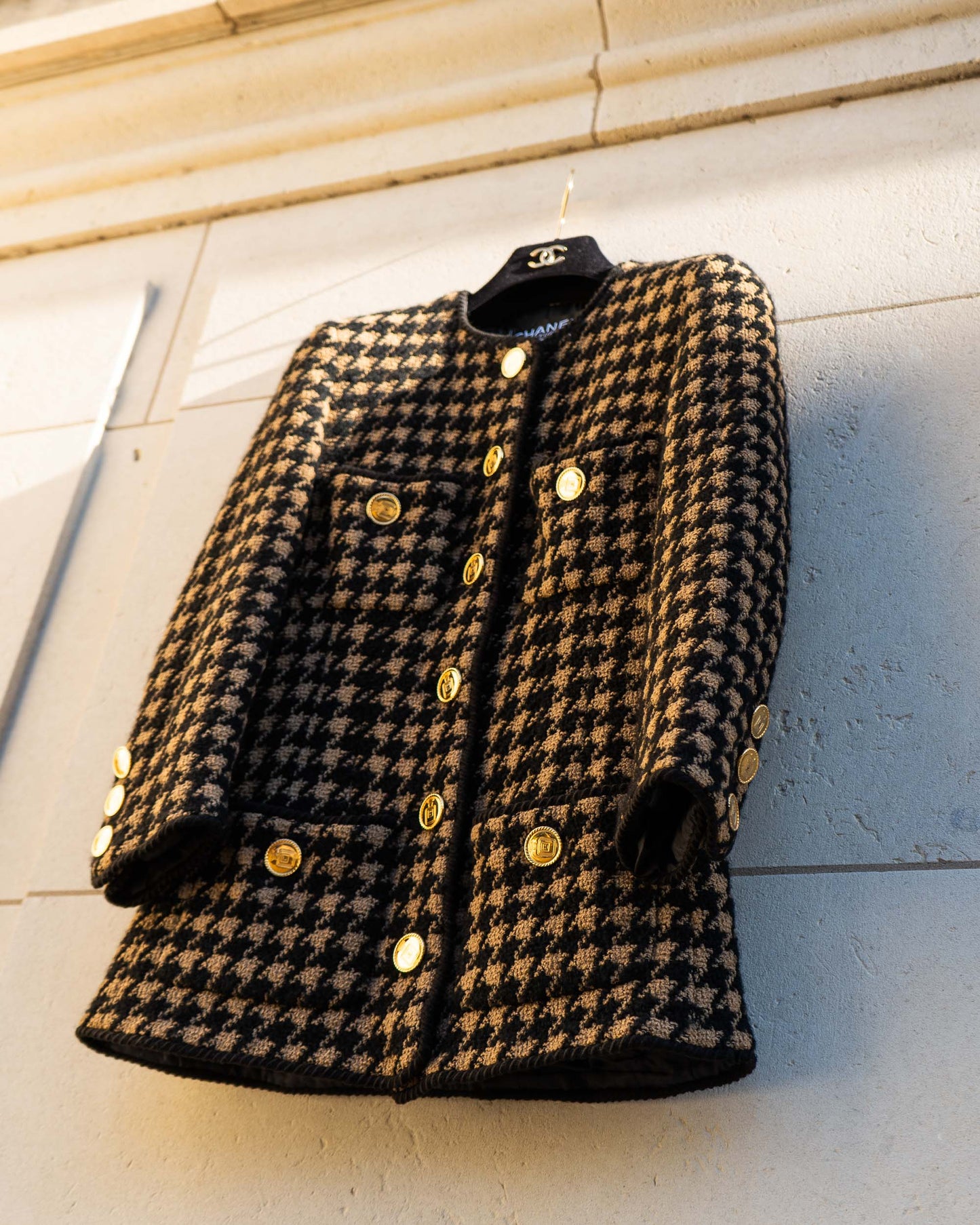 FR34-36 Chanel 1980s Collarless Four Pocket Houndstooth Tweed Jacket