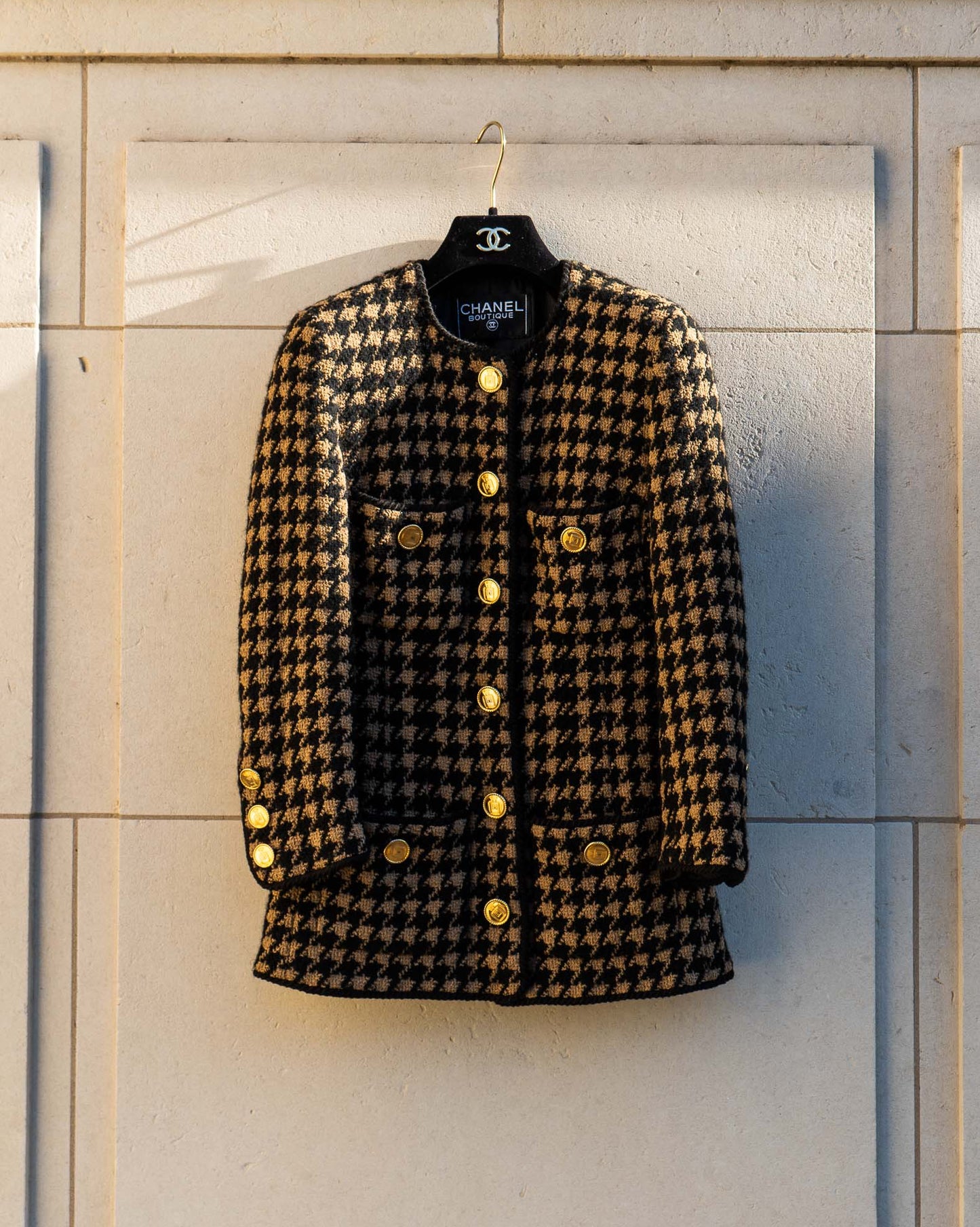 FR40-42 Chanel Fall 1986 Collarless Four Pocket Black and Brown Houndstooth Wool Tweed Jacket