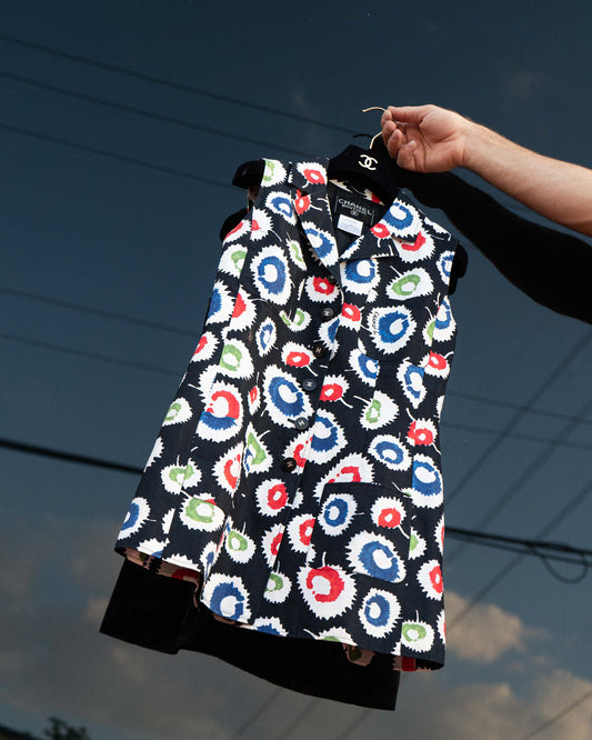 FR36-38 Chanel Spring 1997 Two Pocket Silk Lined Printed Linen Vest