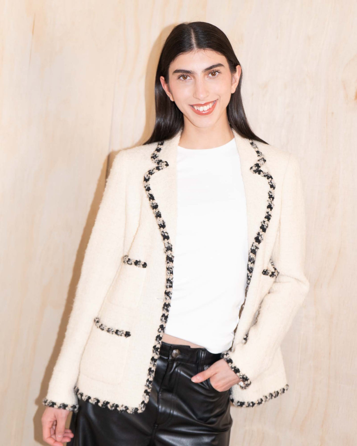 FR38-40 Chanel Fall 2006  Timeless Four Pocket Cream Bouclé Wool Tweed Blazer