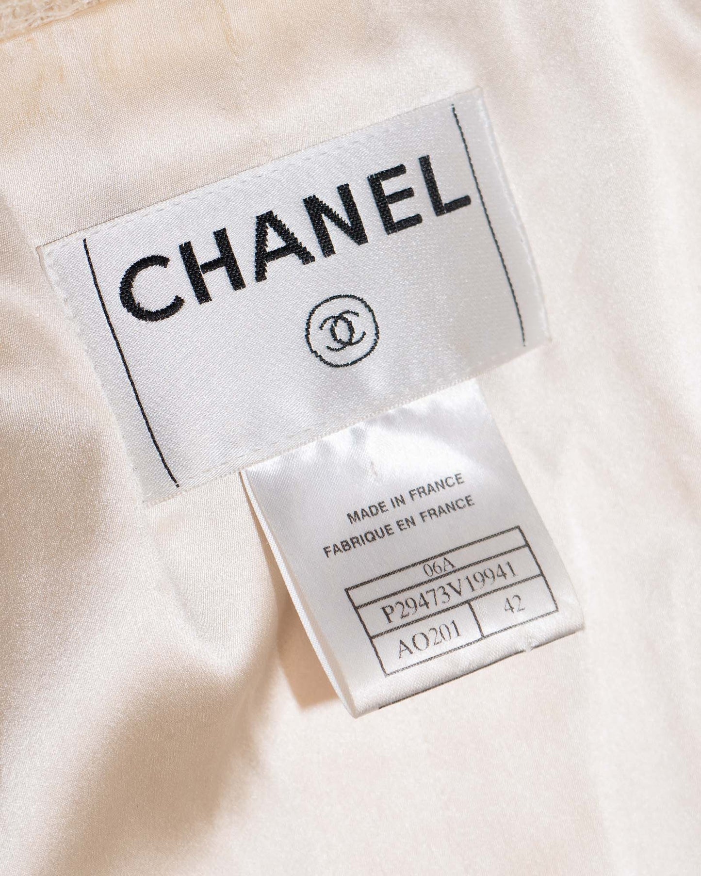 FR38-40 Chanel Fall 2006  Timeless Four Pocket Cream Bouclé Wool Tweed Blazer