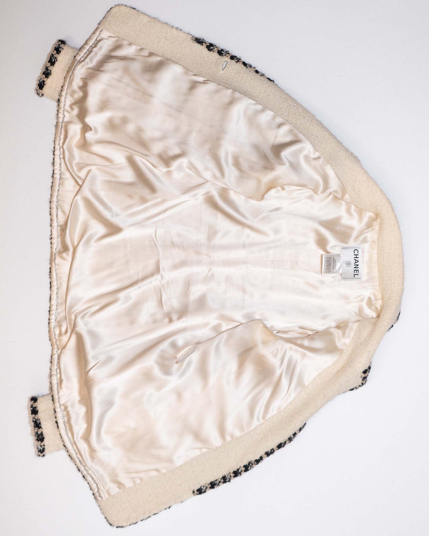 FR38-40 Chanel Fall 2006  Timeless Four Pocket Cream Bouclé Wool Tweed Blazer