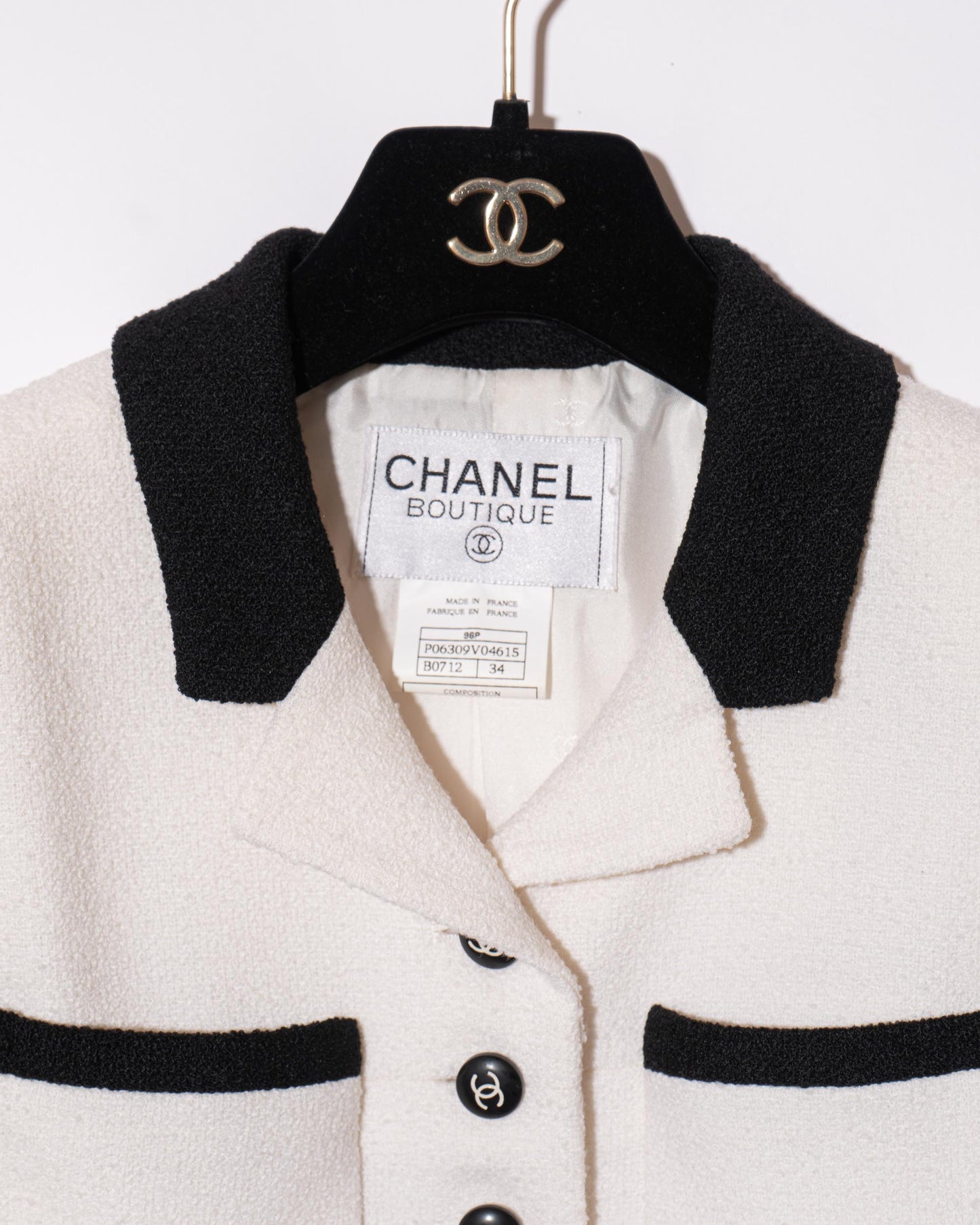 FR34-36 Rare Chanel Cruise 1996 Four Pocket Contrasting Trim Ivory White Tweed Jacket