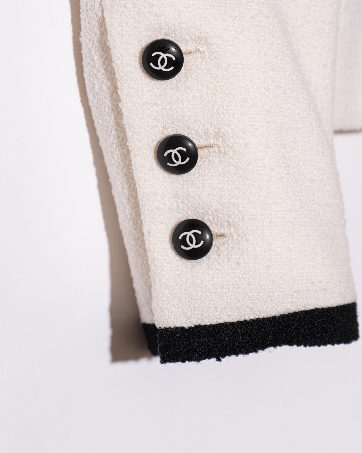 FR34-36 Rare Chanel Cruise 1996 Four Pocket Contrasting Trim Ivory White Tweed Jacket