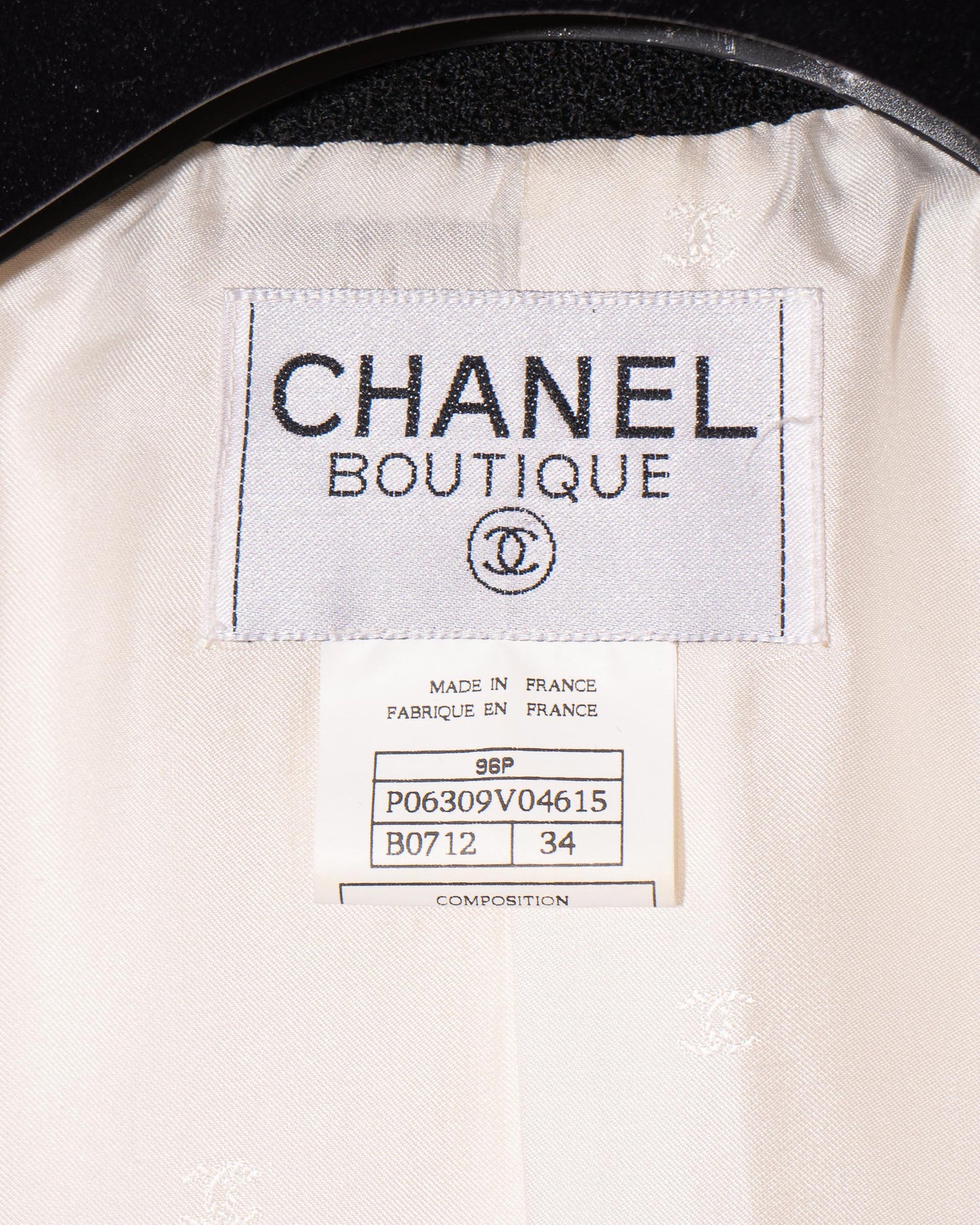 FR34-36 Rare Chanel Cruise 1996 Four Pocket Contrasting Trim Ivory White Tweed Jacket