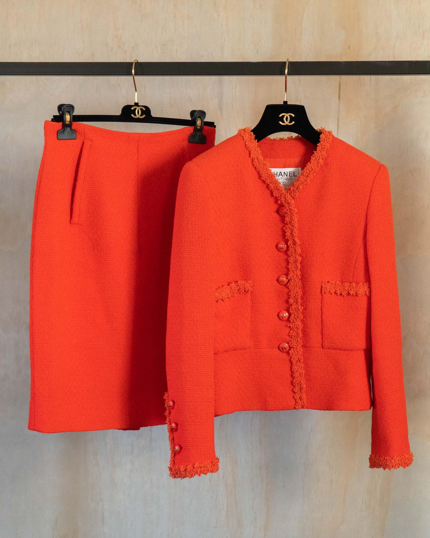 FR36-38 Rare Chanel Cruise 1995 Scarlet Red Skirt Suit