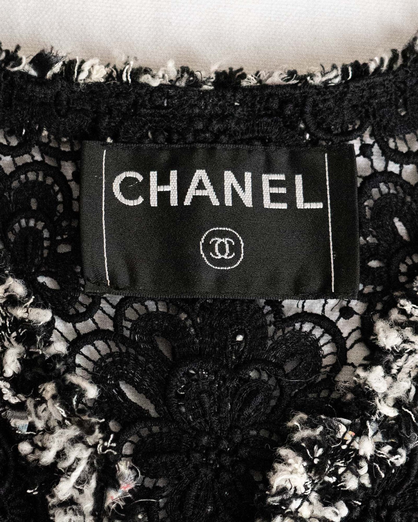 FR34-36 Chanel Spring 2004 Floral Lace Cardigan