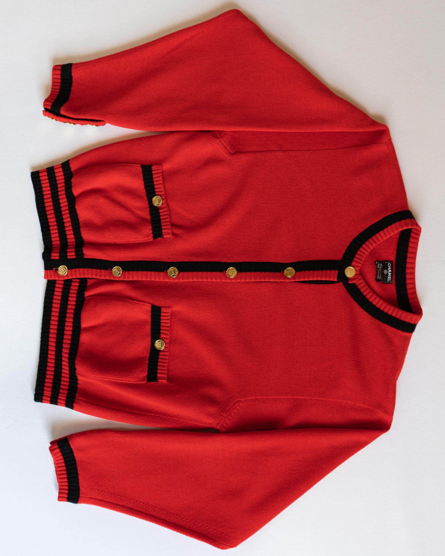 FR36-42 Chanel Fall 1987 Two Pocket Red and Black Cashmere Cardigan