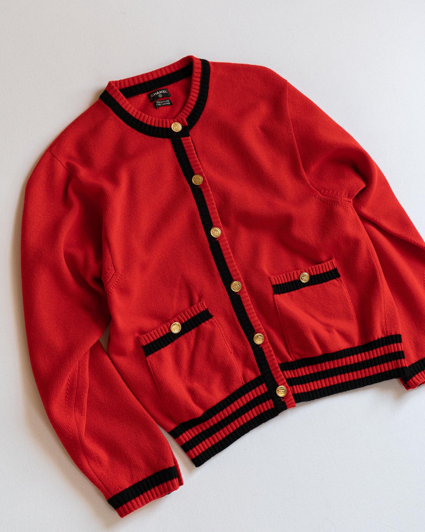 FR36-42 Chanel Fall 1987 Two Pocket Red and Black Cashmere Cardigan