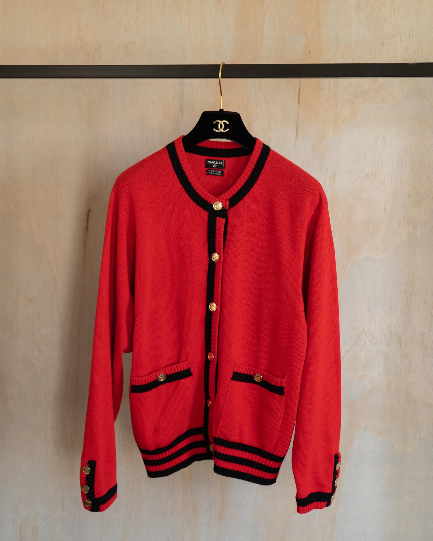 FR36-42 Chanel Fall 1987 Two Pocket Red and Black Cashmere Cardigan