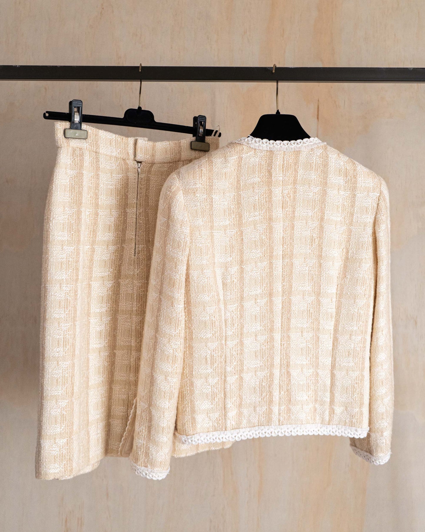 FR36-38 Rare Chanel Early 1980s Classic Collarless Four Pocket Wool Tweed Skirt Suit