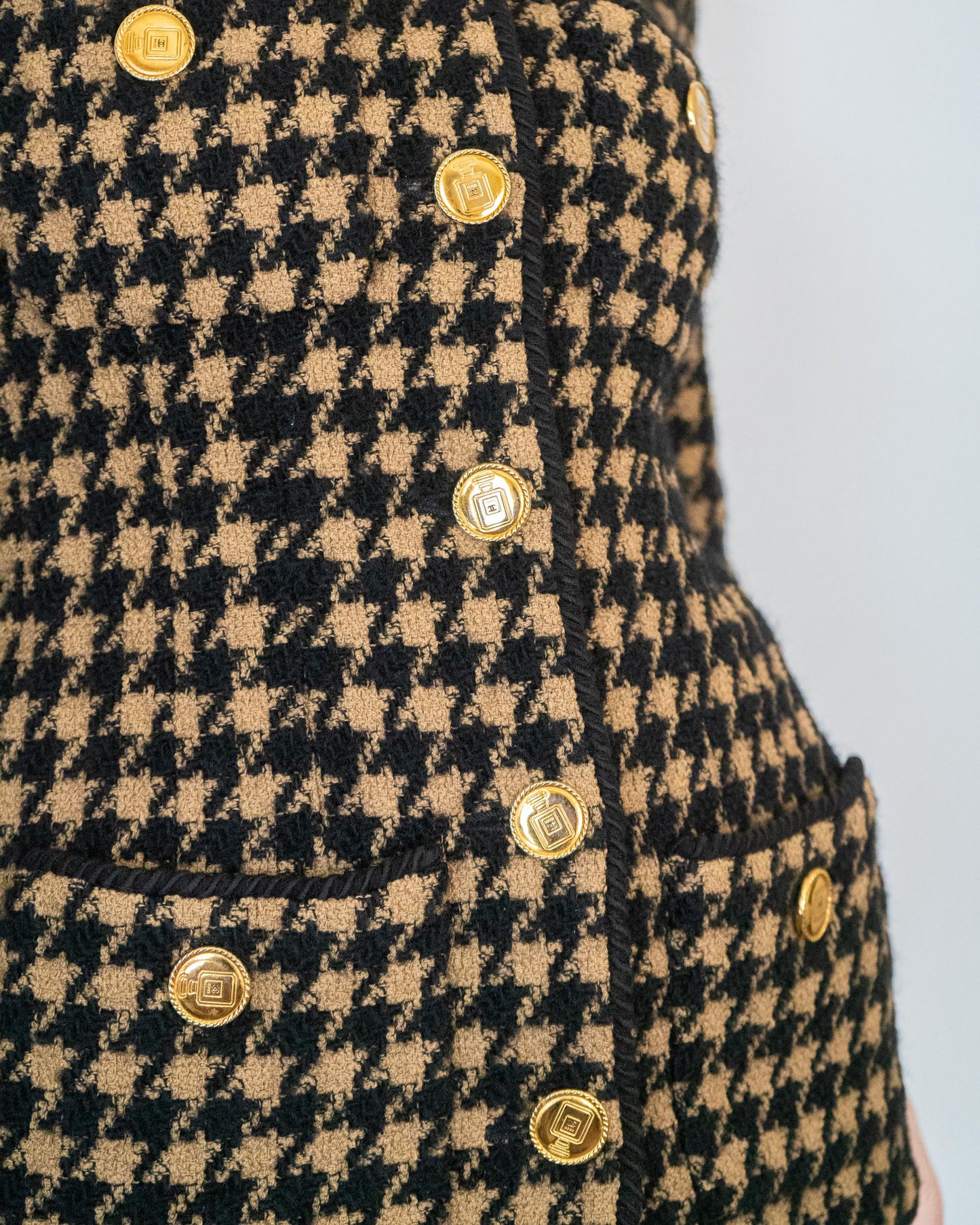 FR34-36 Chanel 1980s Collarless Four Pocket Houndstooth Tweed Jacket